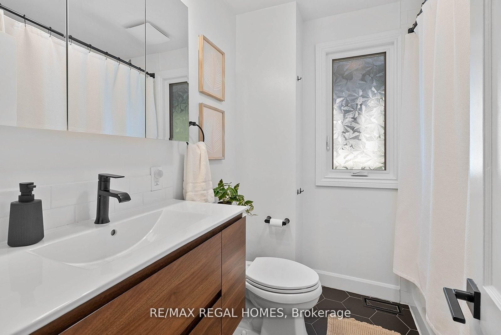 459 Ashdale Avenue, Toronto, ON M4L 2Z3