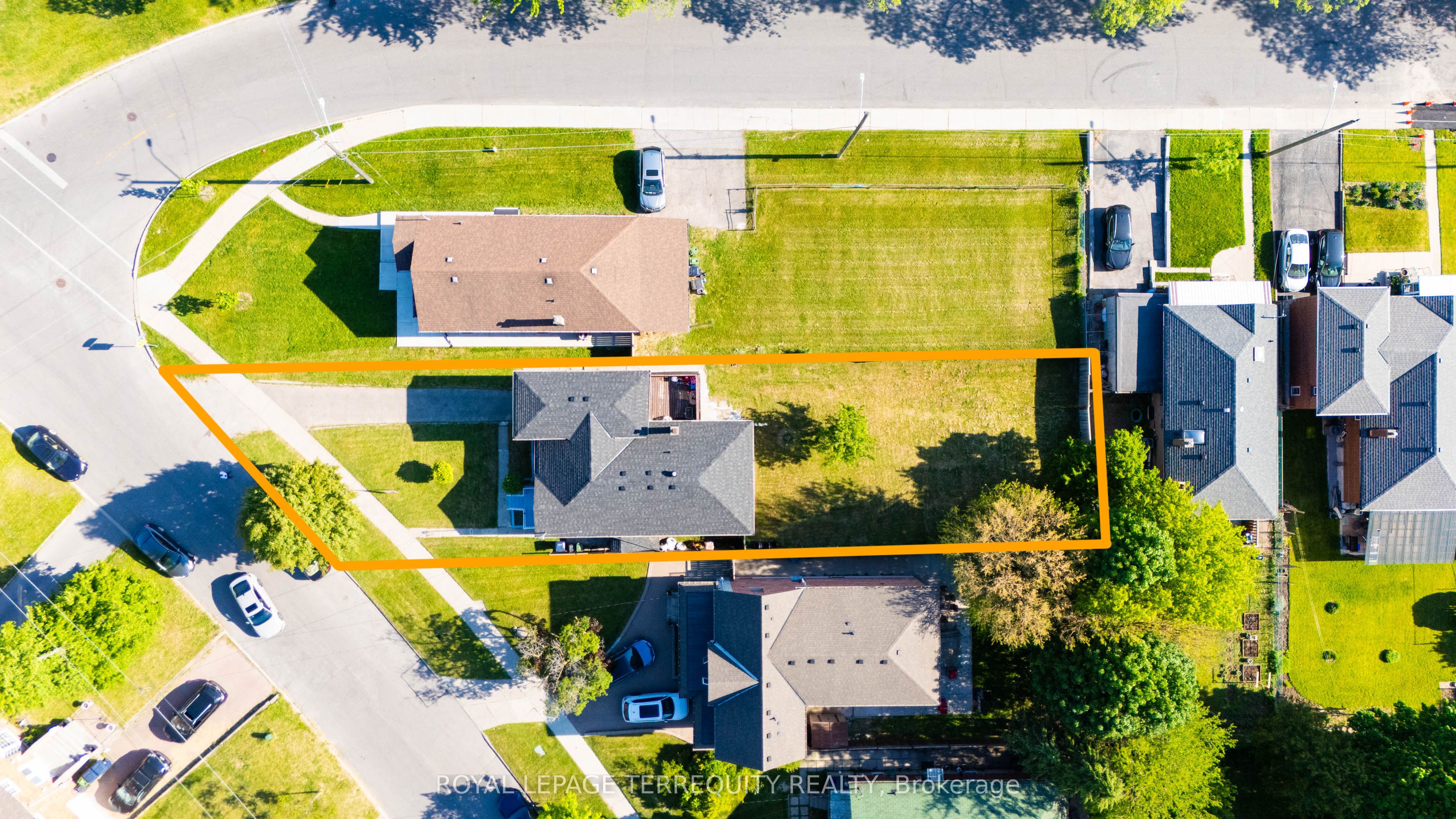 4 Harris Park Drive, Toronto, ON M1L 2Z9