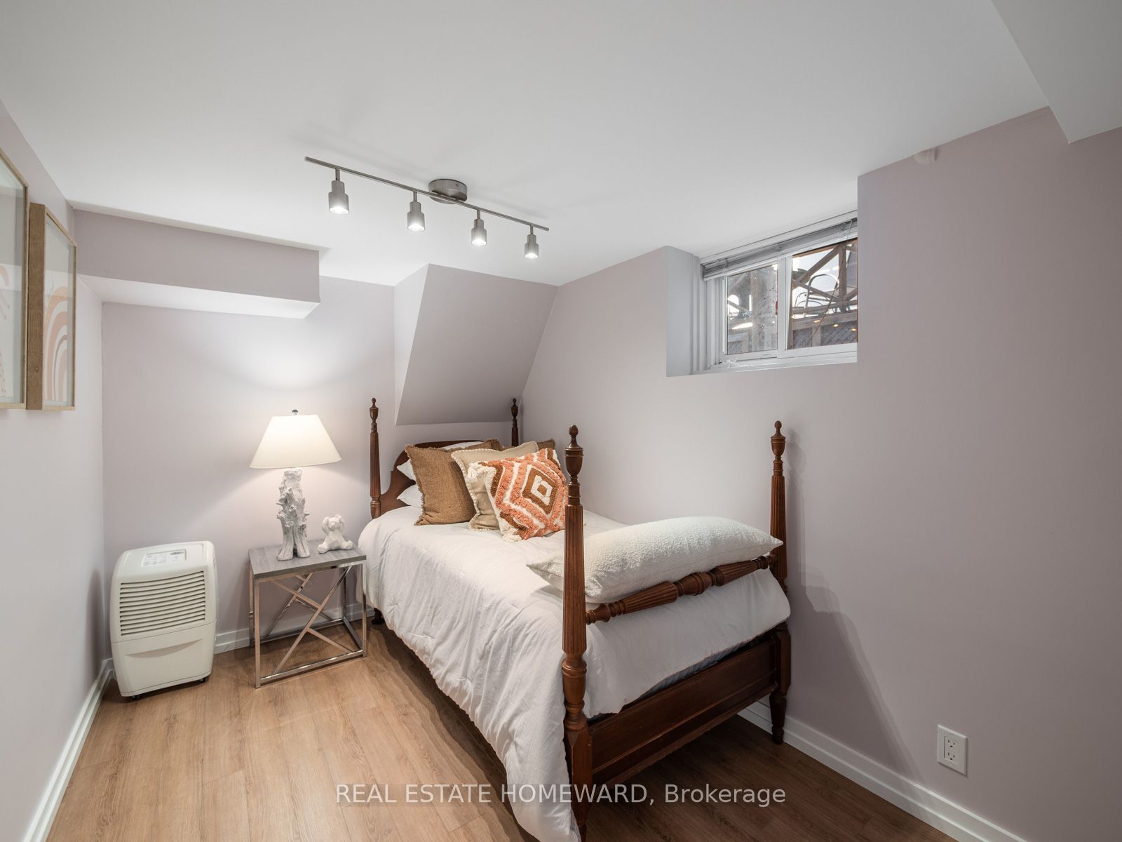 24 Waverley Road, Toronto, ON M4L 3T1