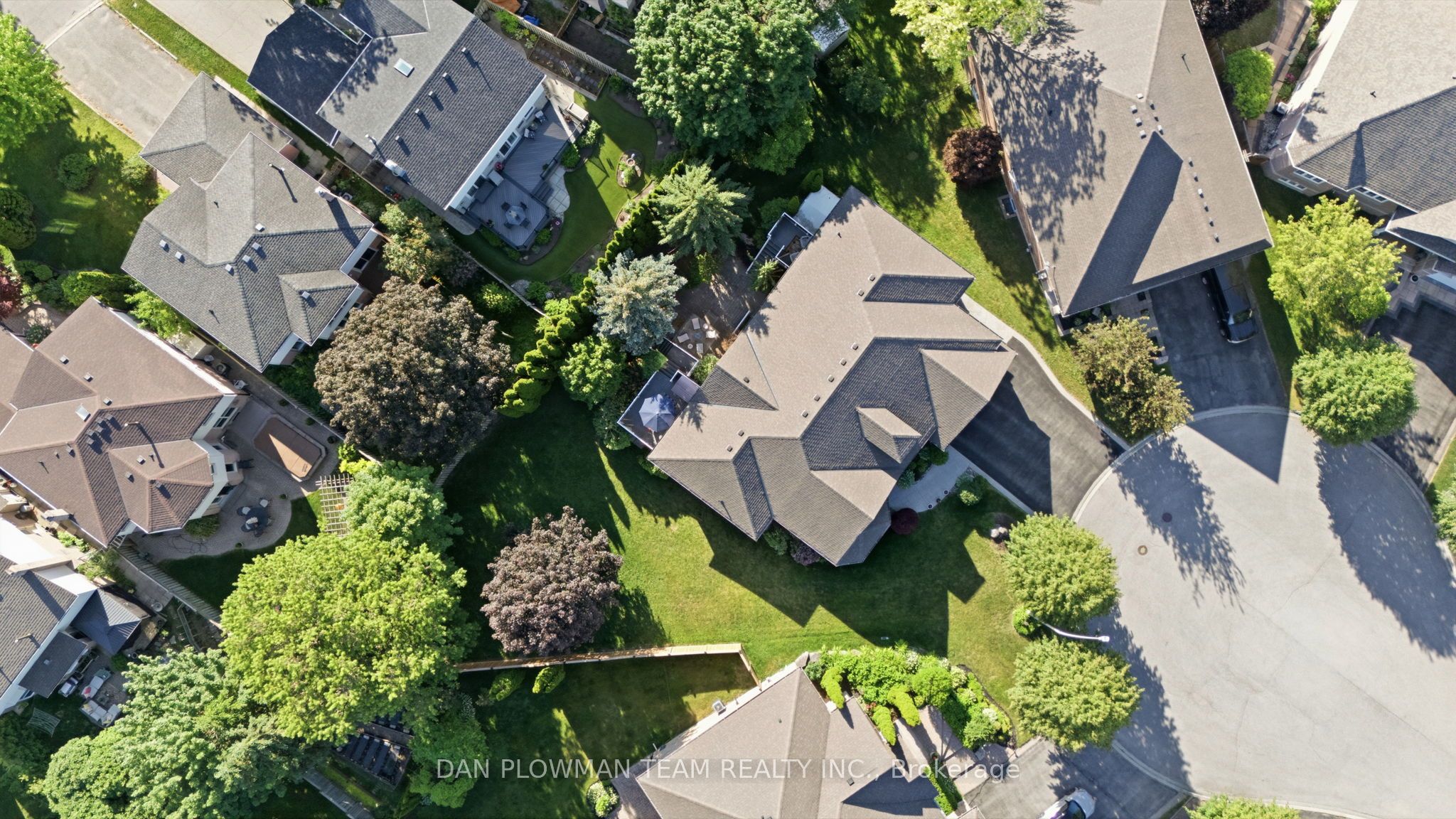 17 Burgundy Court, Whitby, ON L1R 3H7