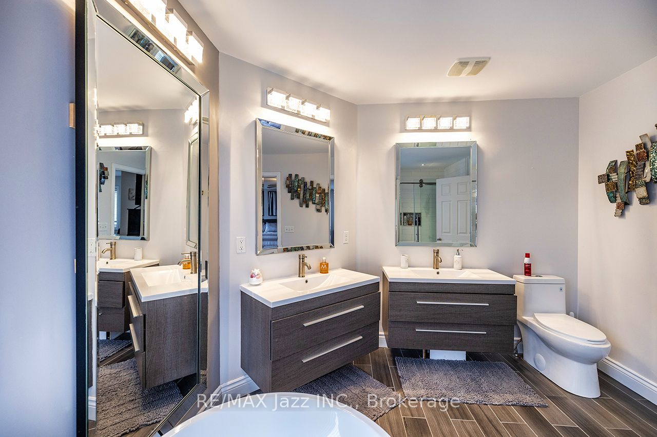 174 Southfield Avenue, Clarington, ON L1E 3K1