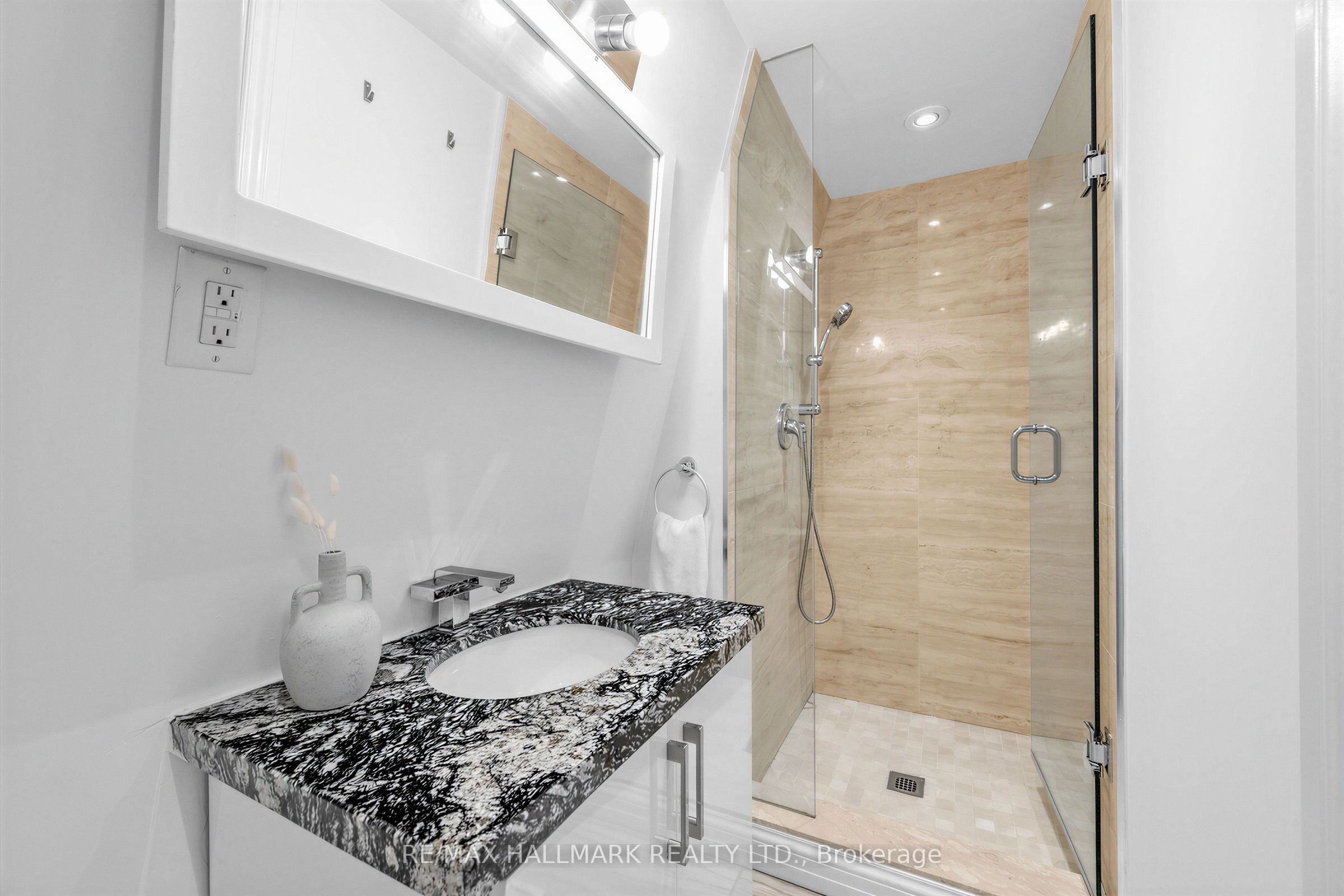 1292 Woodbine Avenue, Toronto, ON M4C 4E7