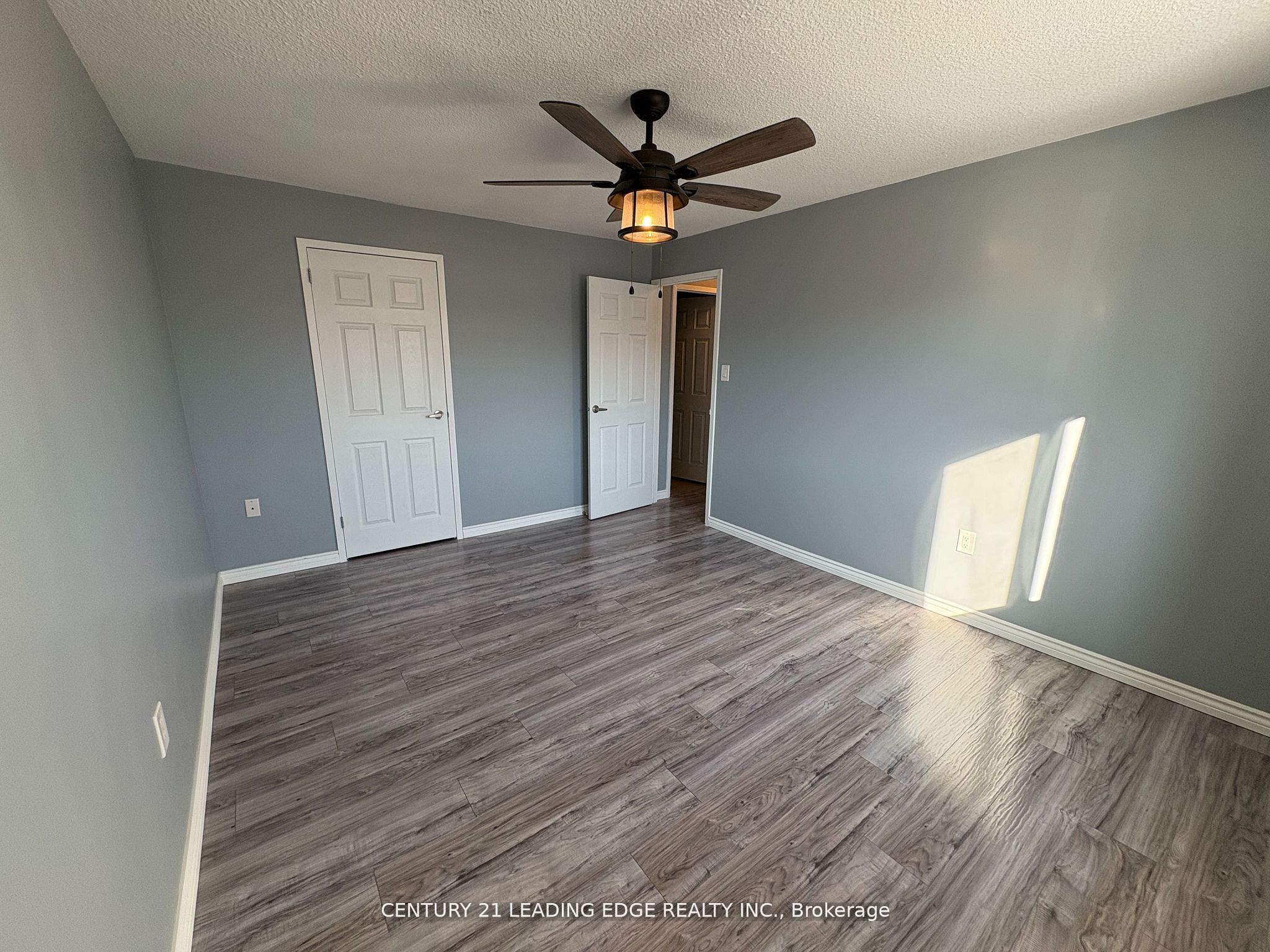 936 Glen Street S 209, Oshawa, ON L1J 5Z7