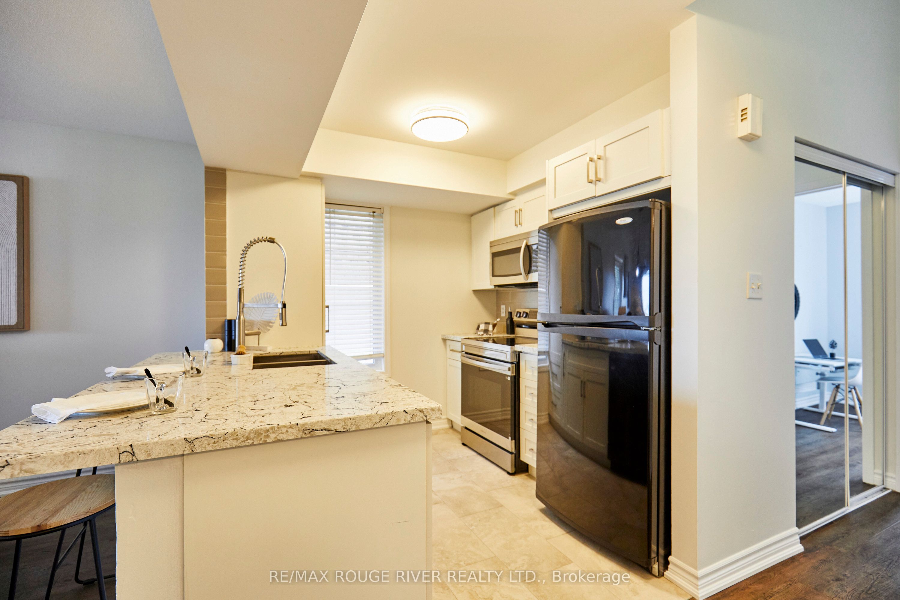 92 Petra Way 3, Whitby, ON L1R 0A3