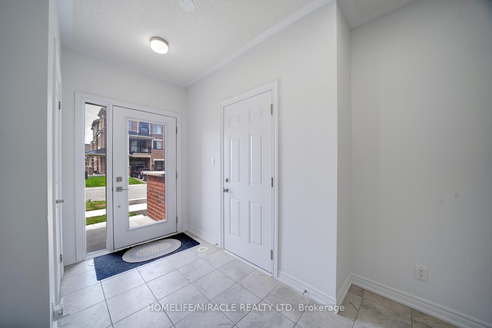 2004 Cameron Lott Crescent, Oshawa, ON L1L 0S1