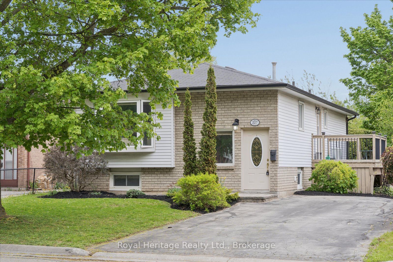 227 Limerick Street, Oshawa, ON L1J 7H2