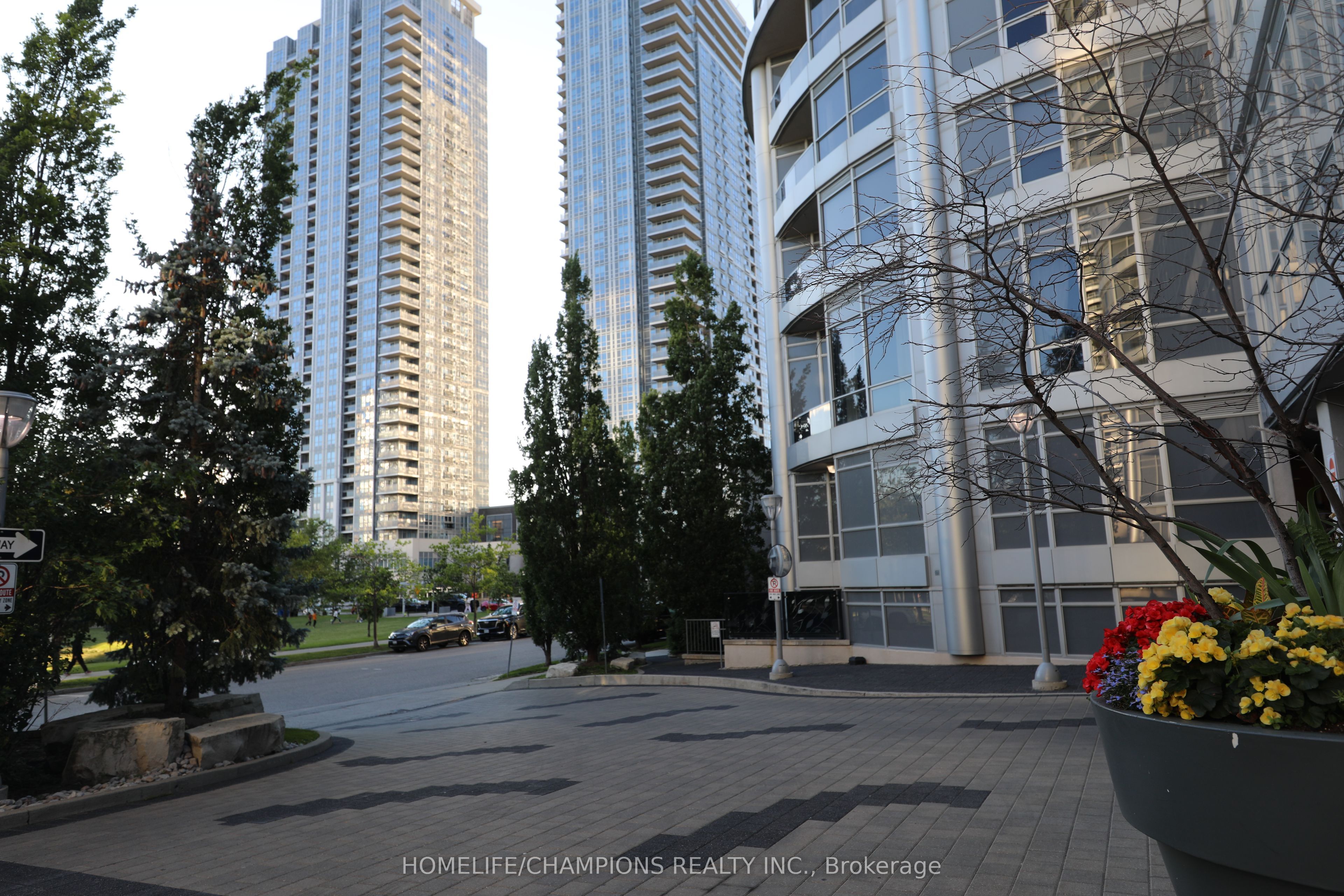 151 Village Green Square 403, Toronto, ON M1S 0K5