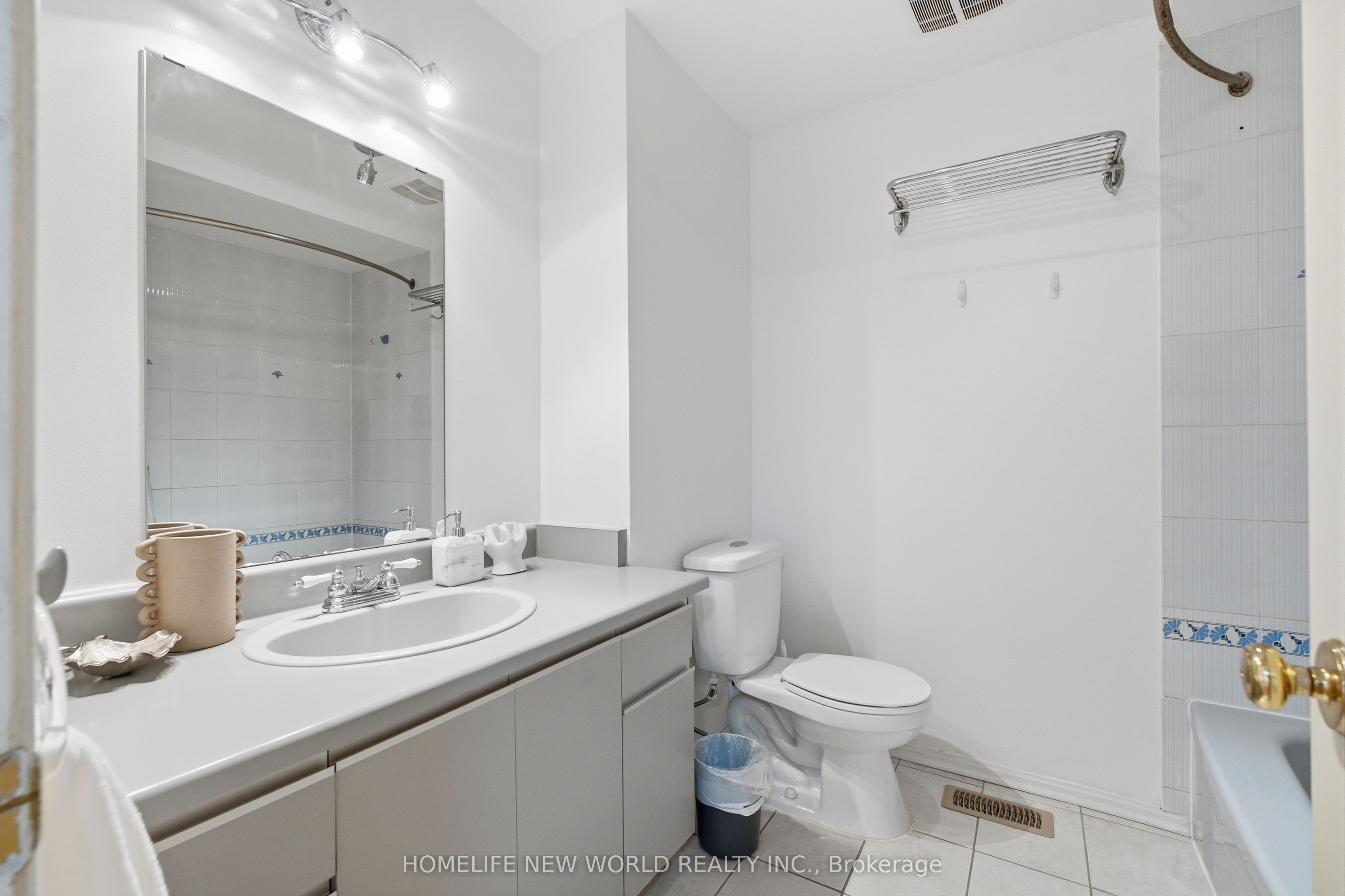 28 Belsay Court, Toronto, ON M1W 3W4