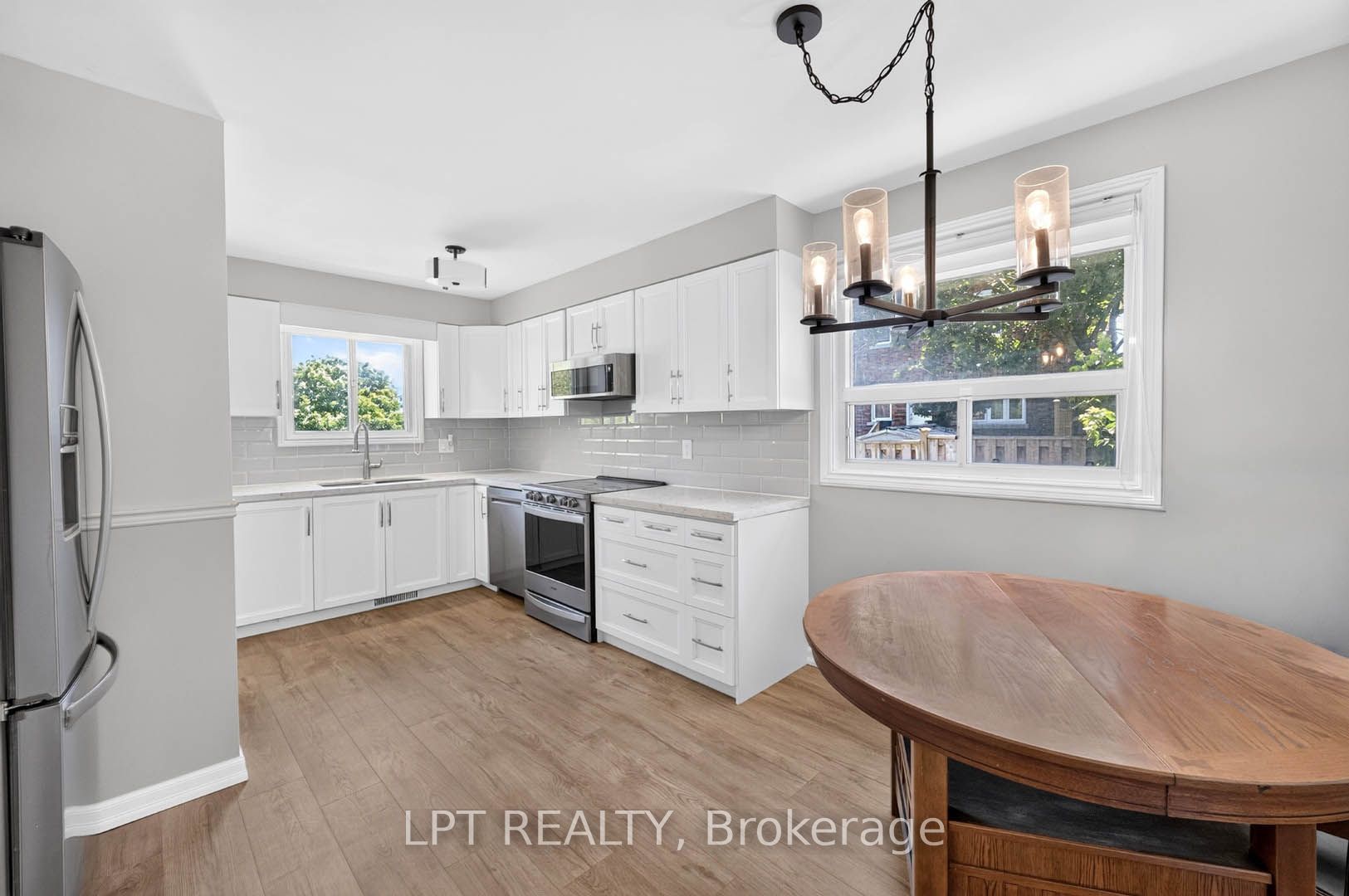 340 Fairlawn Street, Oshawa, ON L1J 4R3