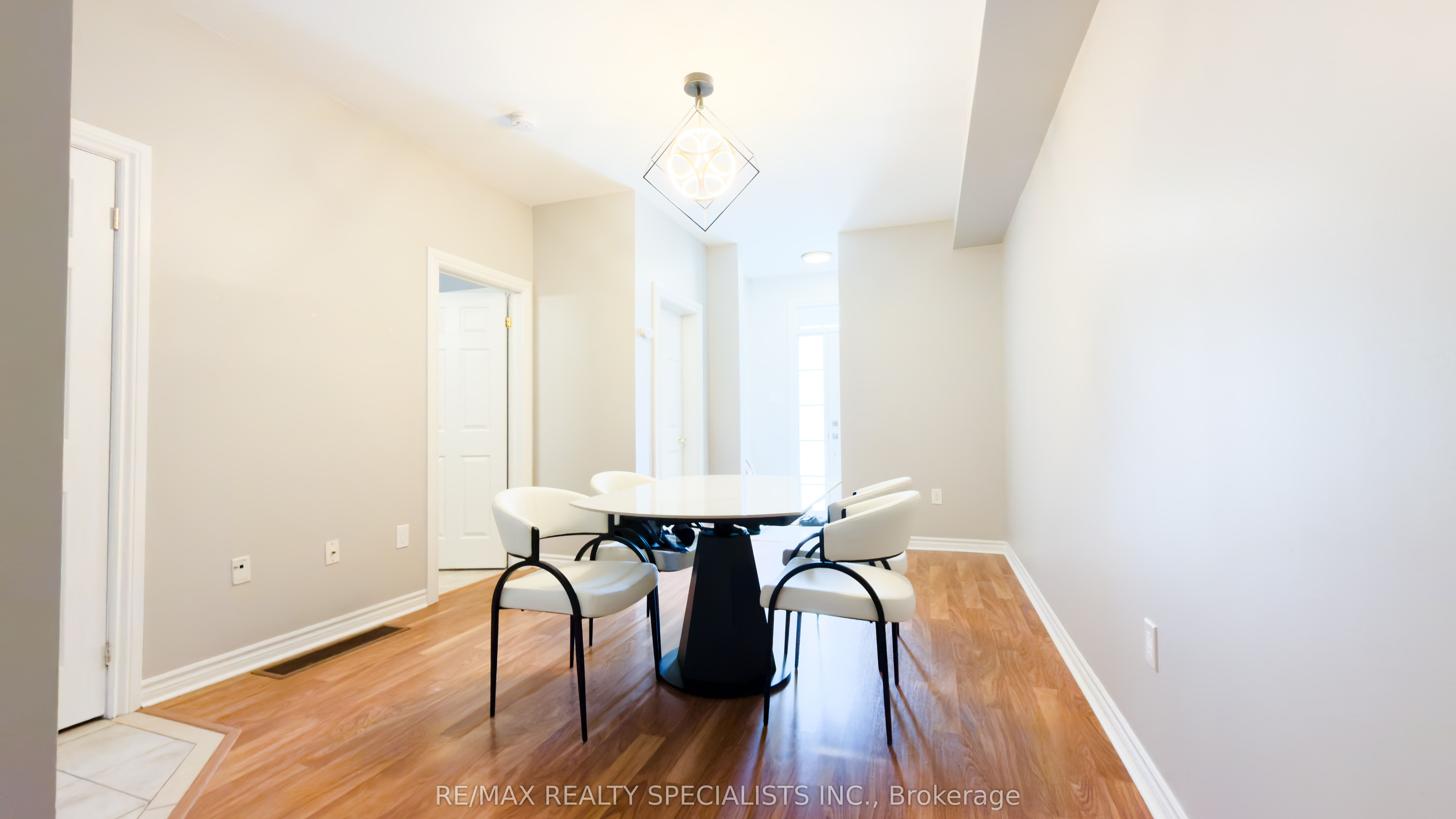 111 Civic Centre Drive, Whitby, ON L1R 0C8