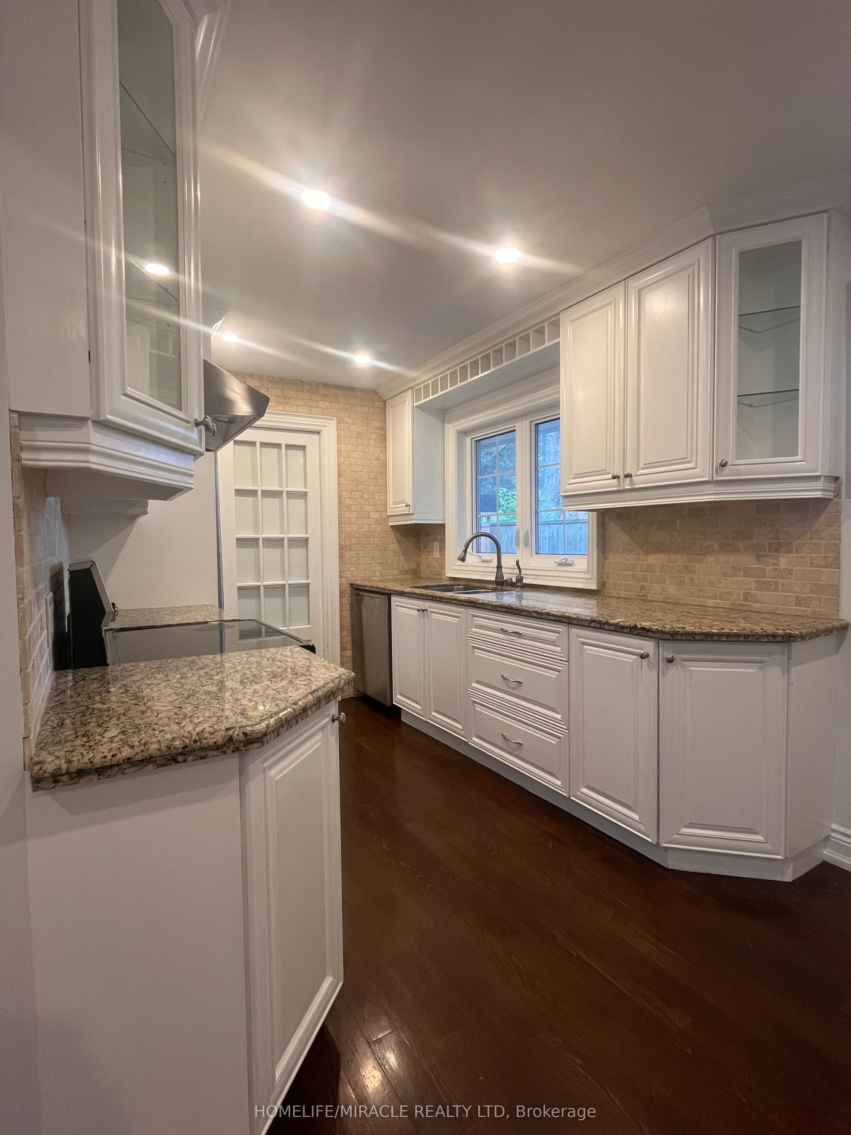 20 King Louis Crescent, Toronto, ON M1T 2W8