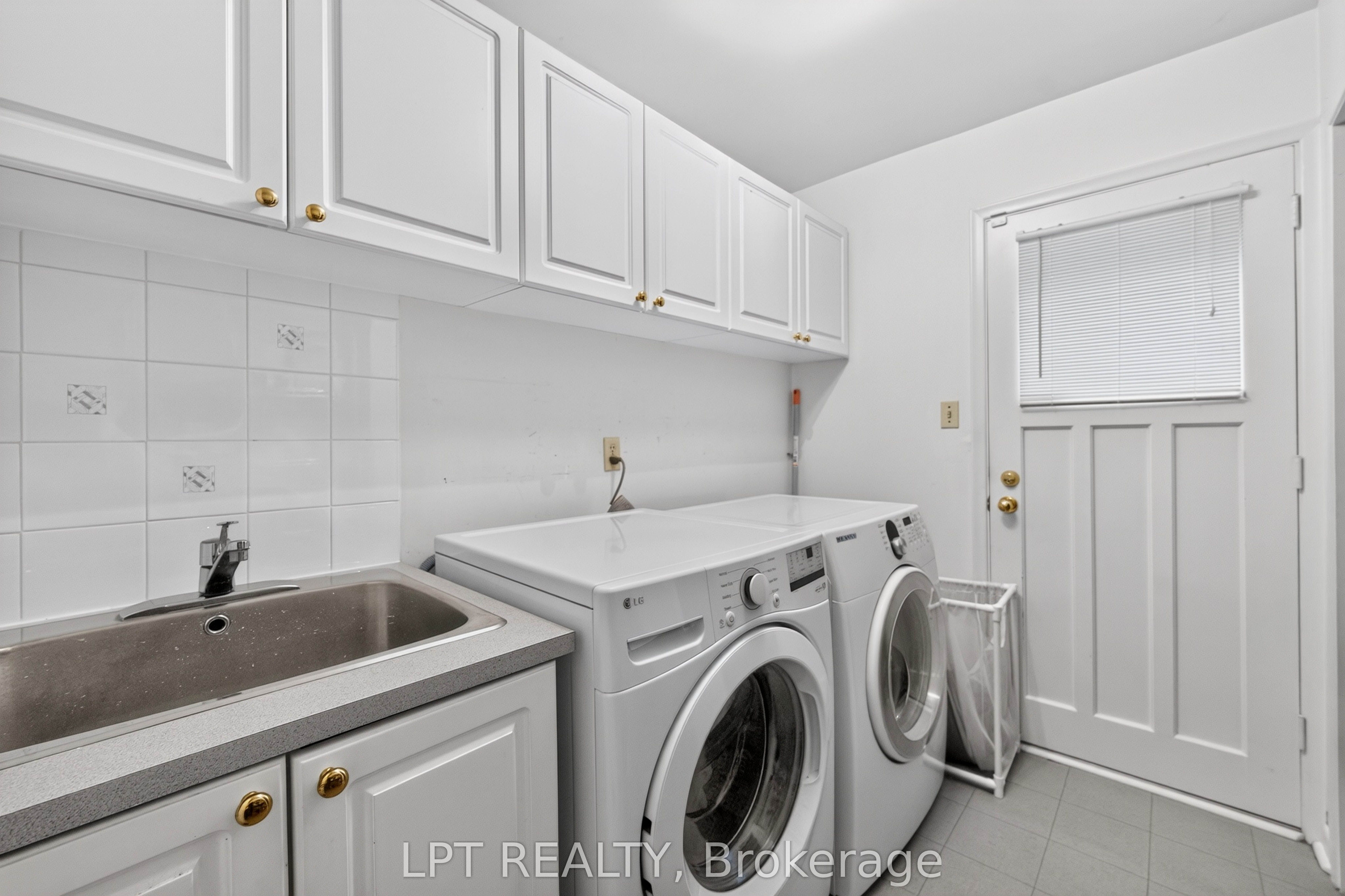 35 Kilchurn Castle Drive, Toronto, ON M1T 2W3