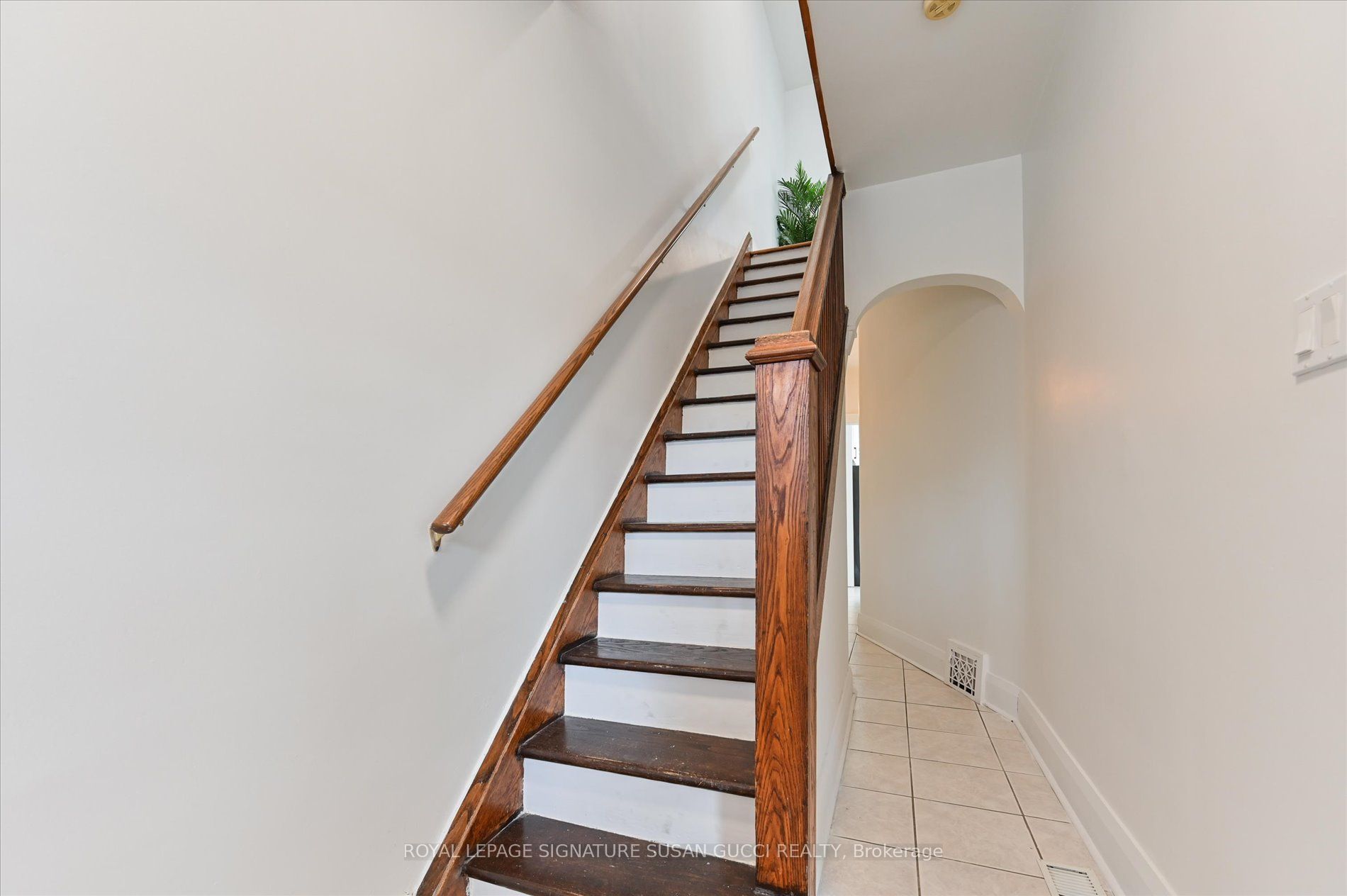510 Glebeholme Boulevard, Toronto, ON M4C 1V2