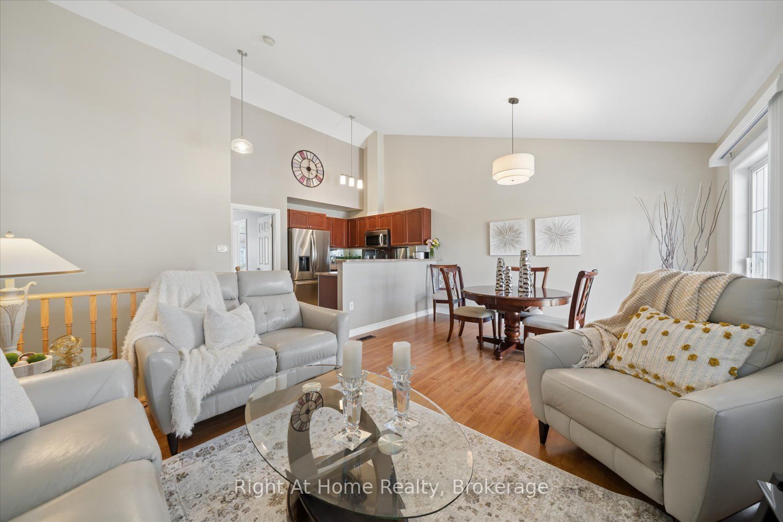 17 Wicker Park Way, Whitby, ON L1R 0C8