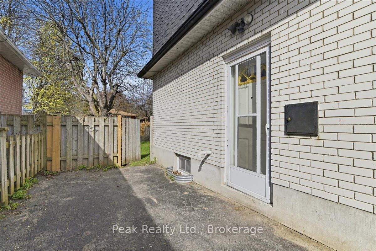 644 Perry Crescent, Oshawa, ON L1J 2E3