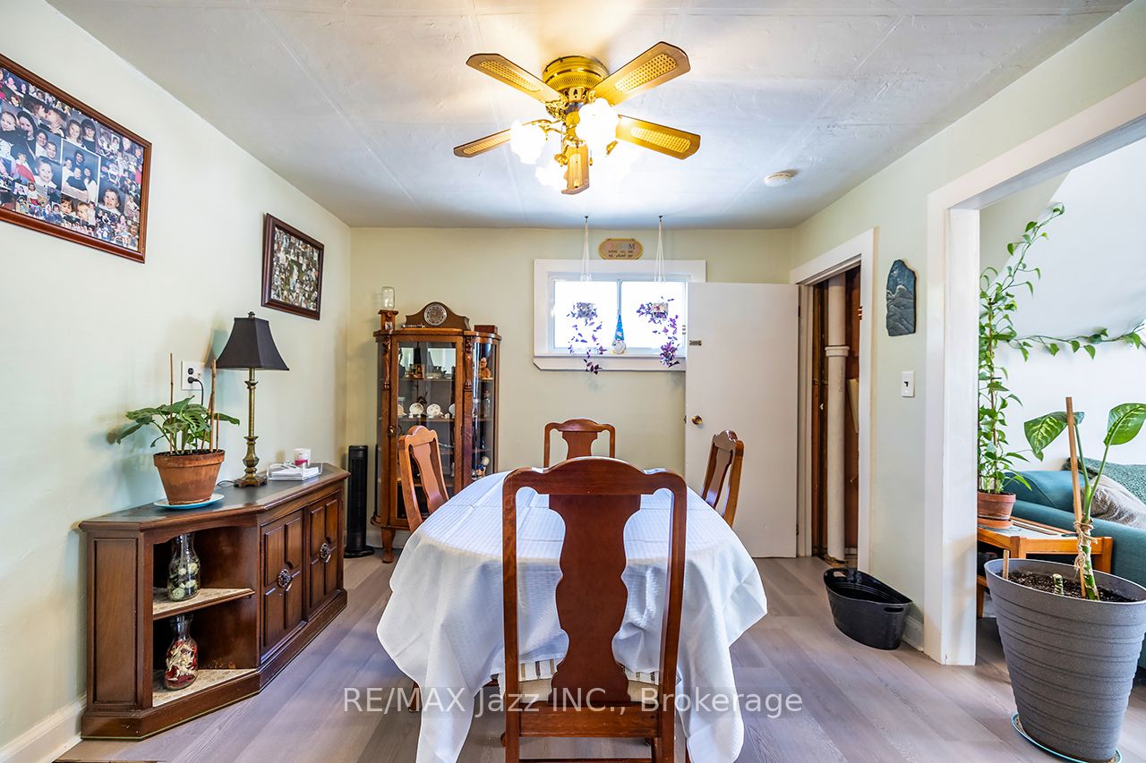162 College Avenue, Oshawa, ON L1J 1R4