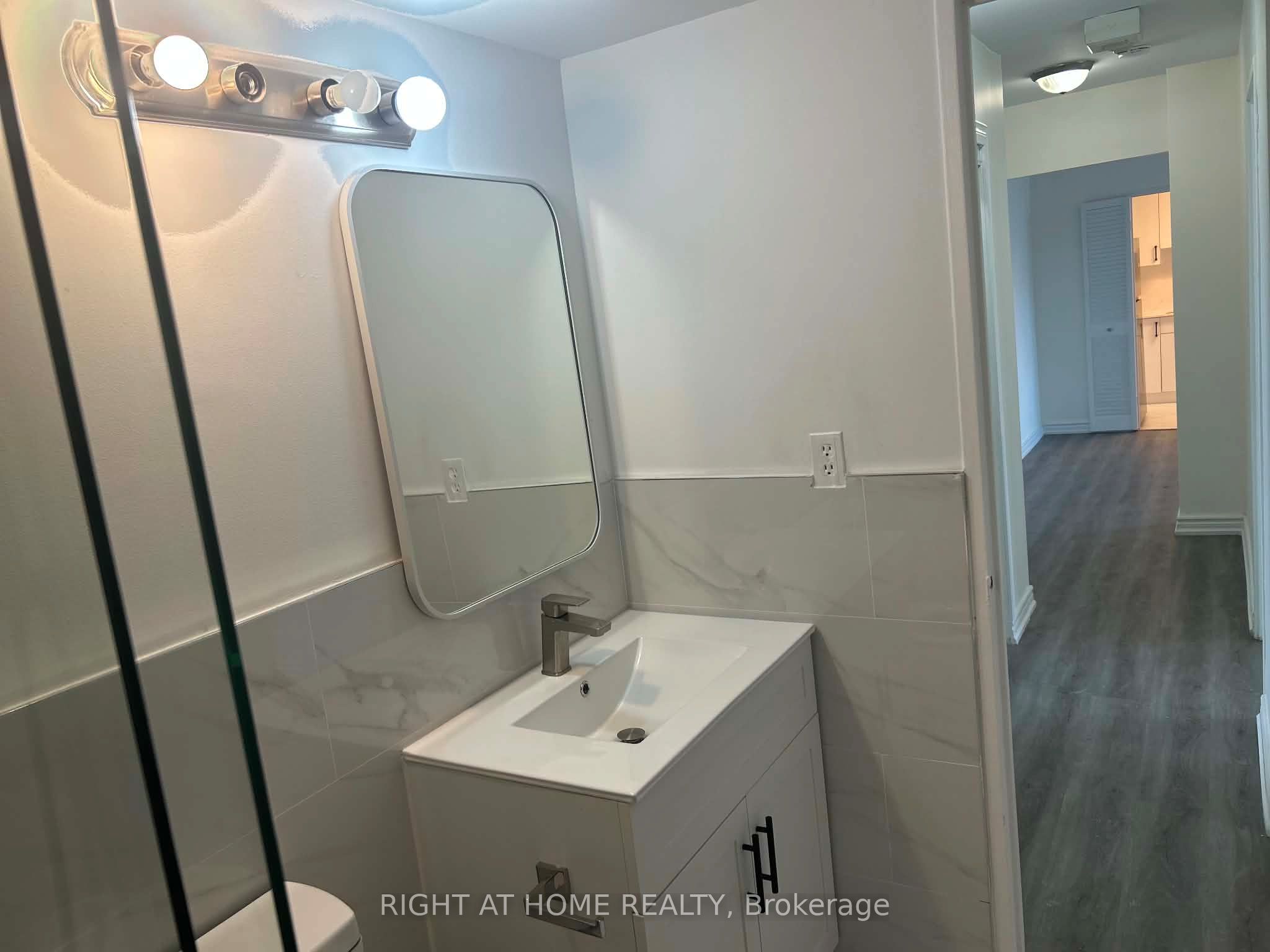 5 Massey Square 1508, Toronto, ON M4C 5L6