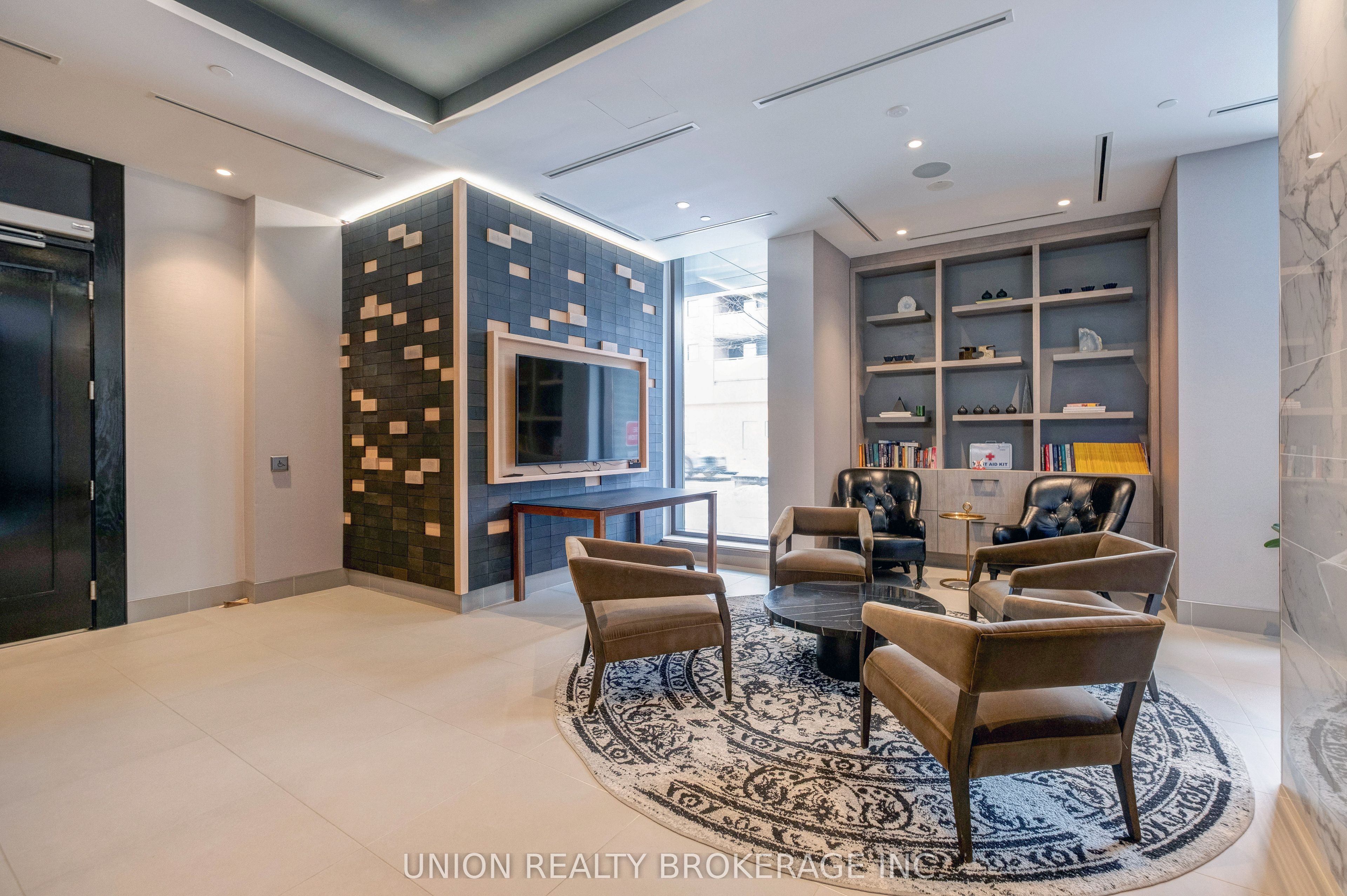 665 Kingston Road 503, Toronto, ON M4E 0B6