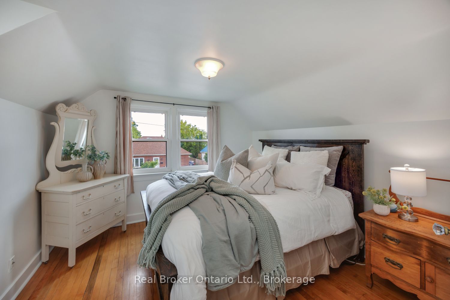 248 Mitchell Avenue, Oshawa, ON L1H 2V6