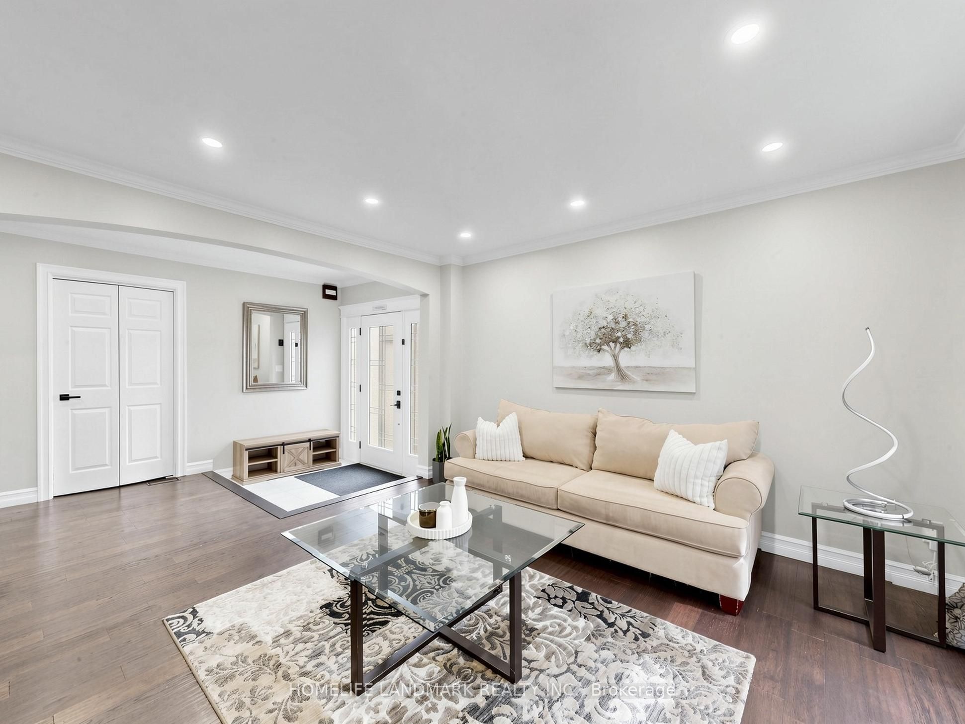 1209 Gloucester Square, Pickering, ON L1V 3P7