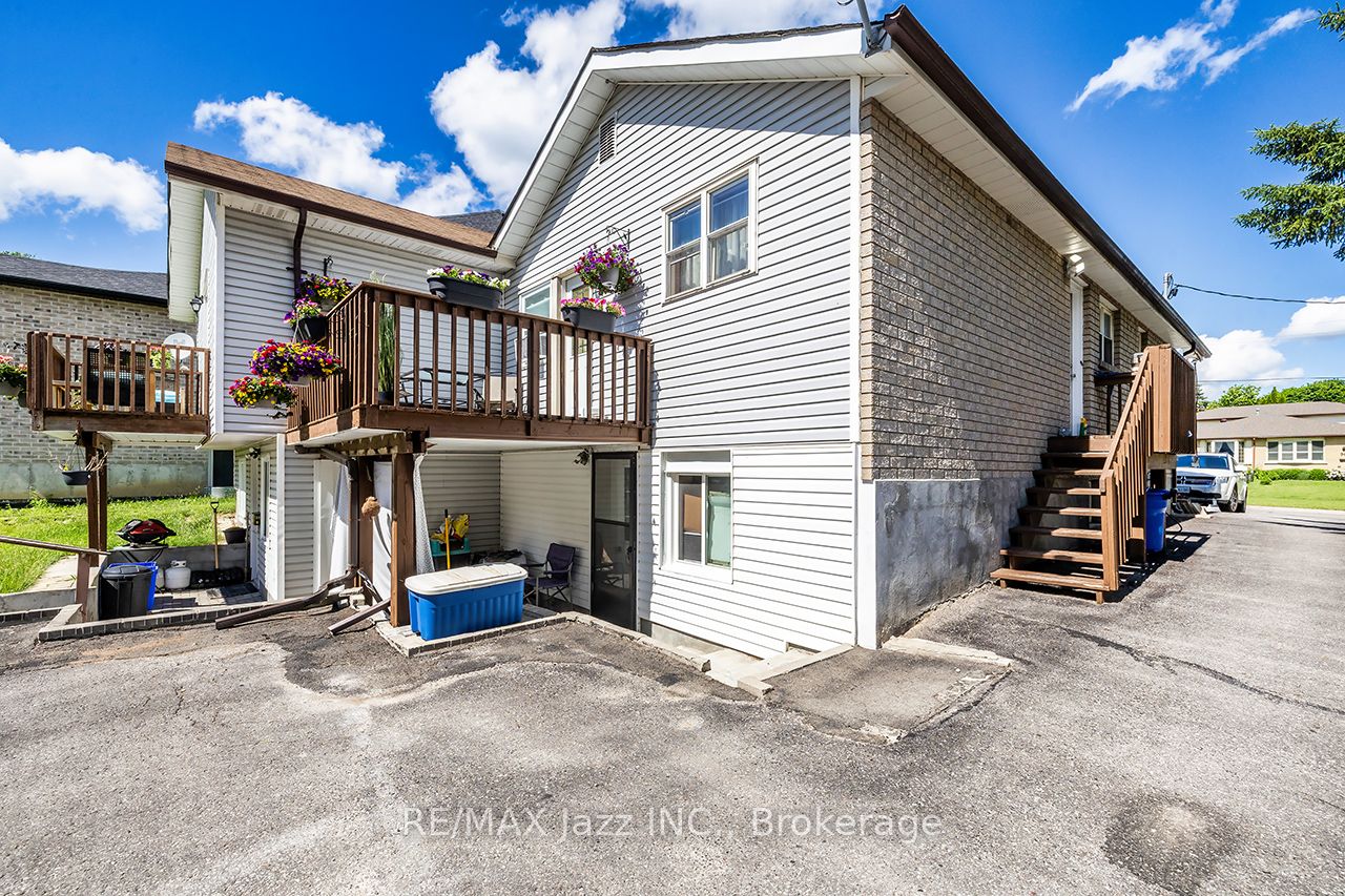 27 Waverley Road, Clarington, ON L1C 1K8