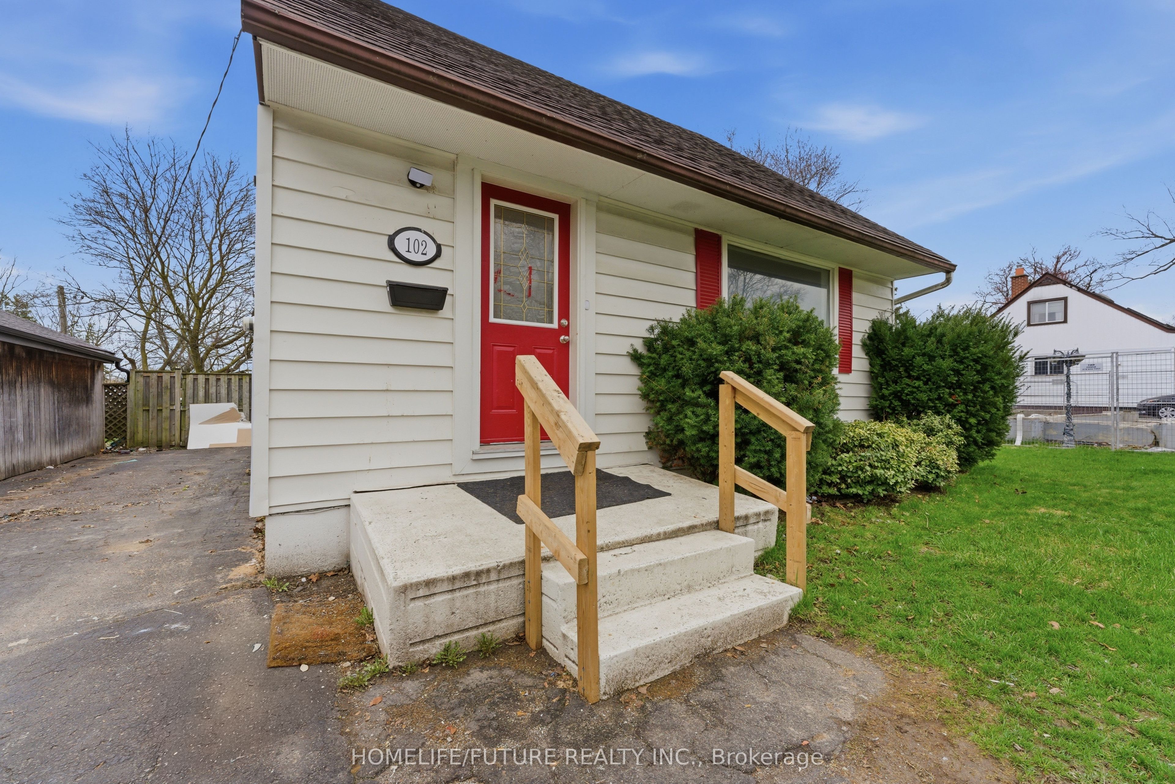 102 Kings Crescent, Ajax, ON L1S 2M7