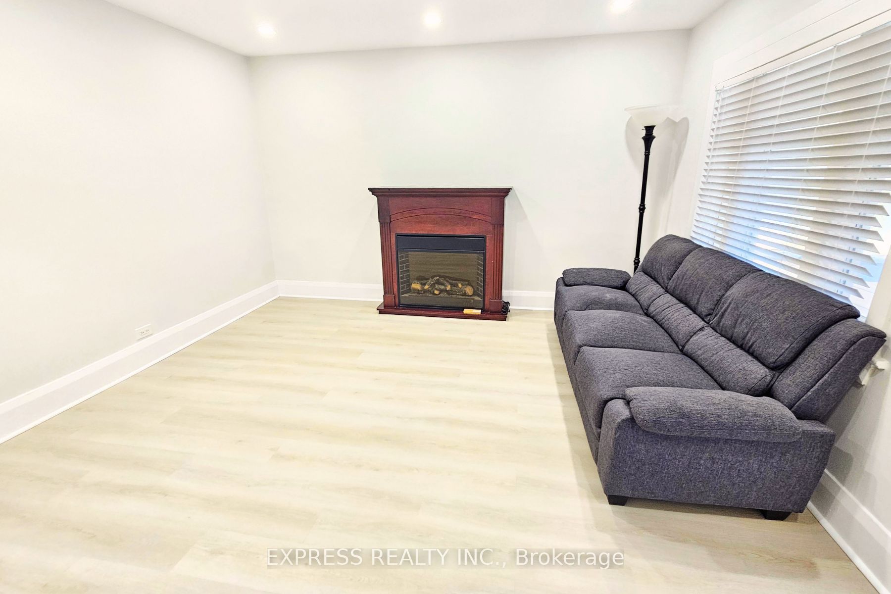 9 Bryant Avenue, Toronto, ON M4C 5G9