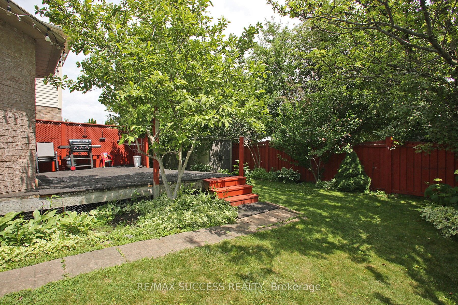 34 Greengrove Way, Whitby, ON L1R 2N4