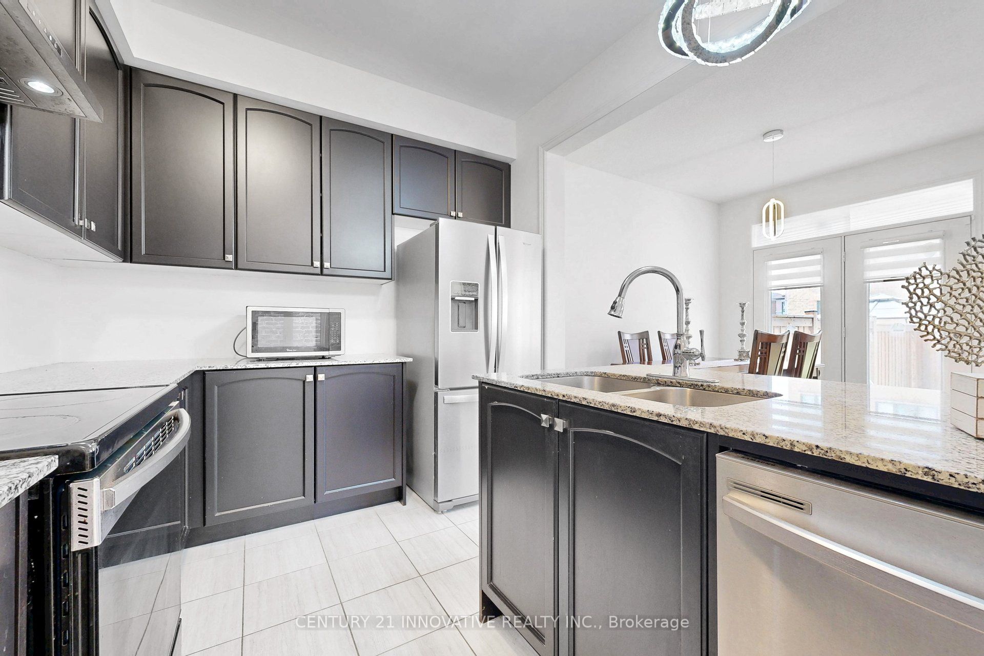 28 Conarty Crescent, Whitby, ON L1P 0L4