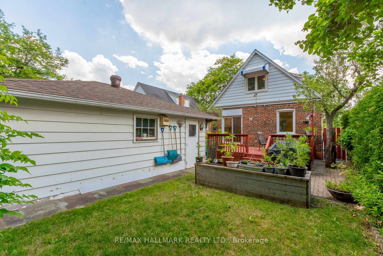 945 Pharmacy Avenue, Toronto, ON M1R 2G2
