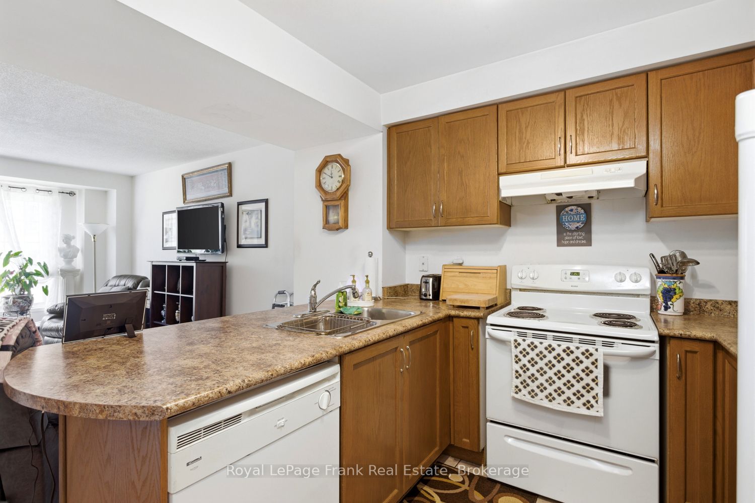 31 Linnell Street, Ajax, ON L1Z 0K8