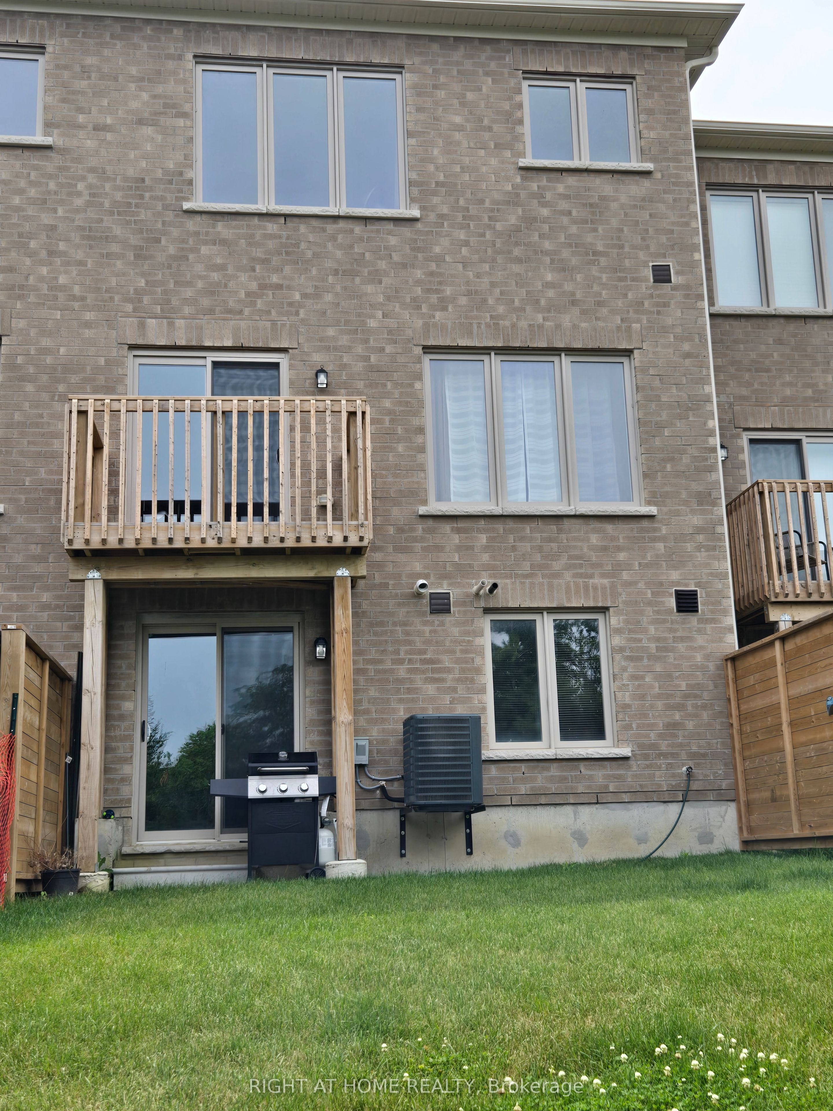 98 NW Senay Circle NW, Clarington, ON L1E 0G9
