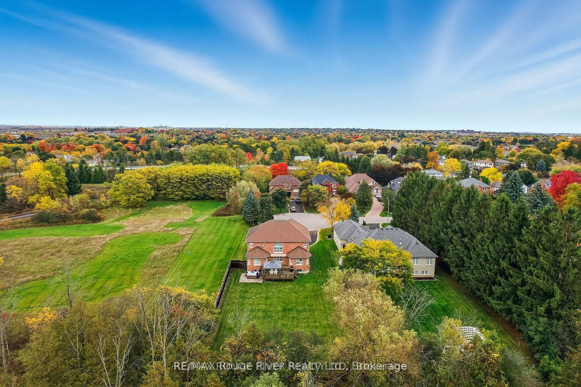 30 Hanover Court, Whitby, ON L1N 7J2