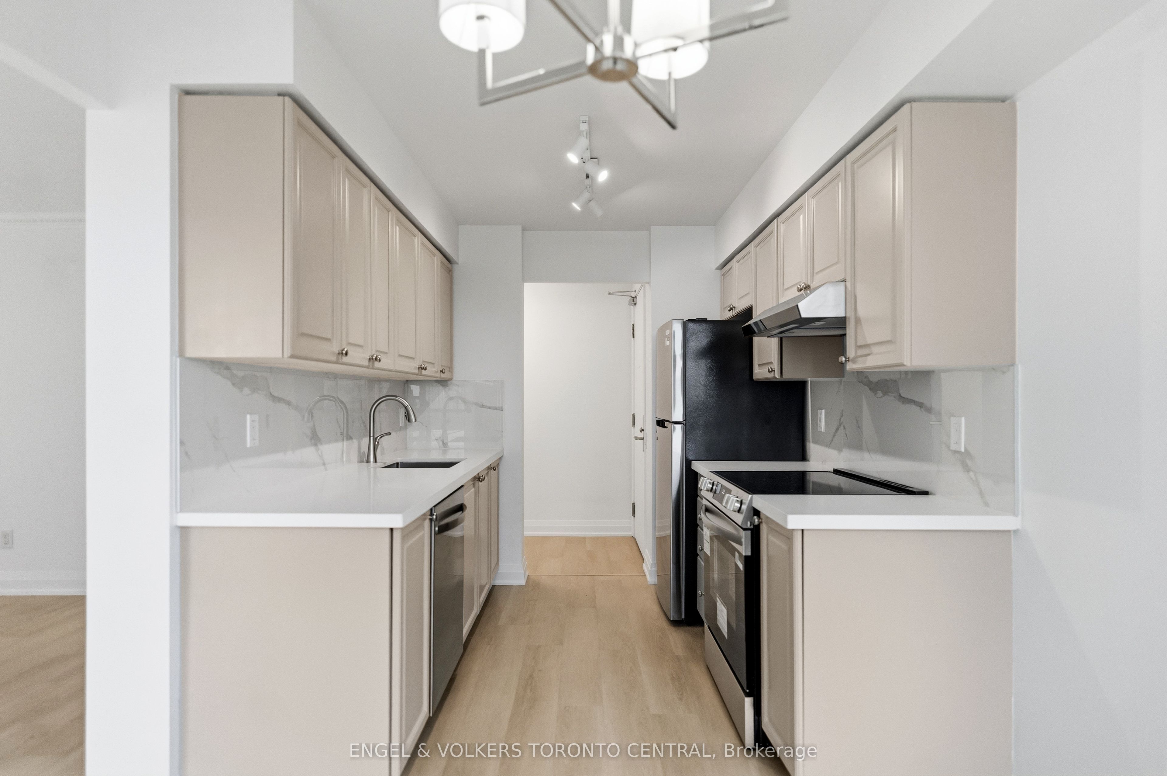 61 Town Centre Court 1603, Toronto, ON M1P 5C5