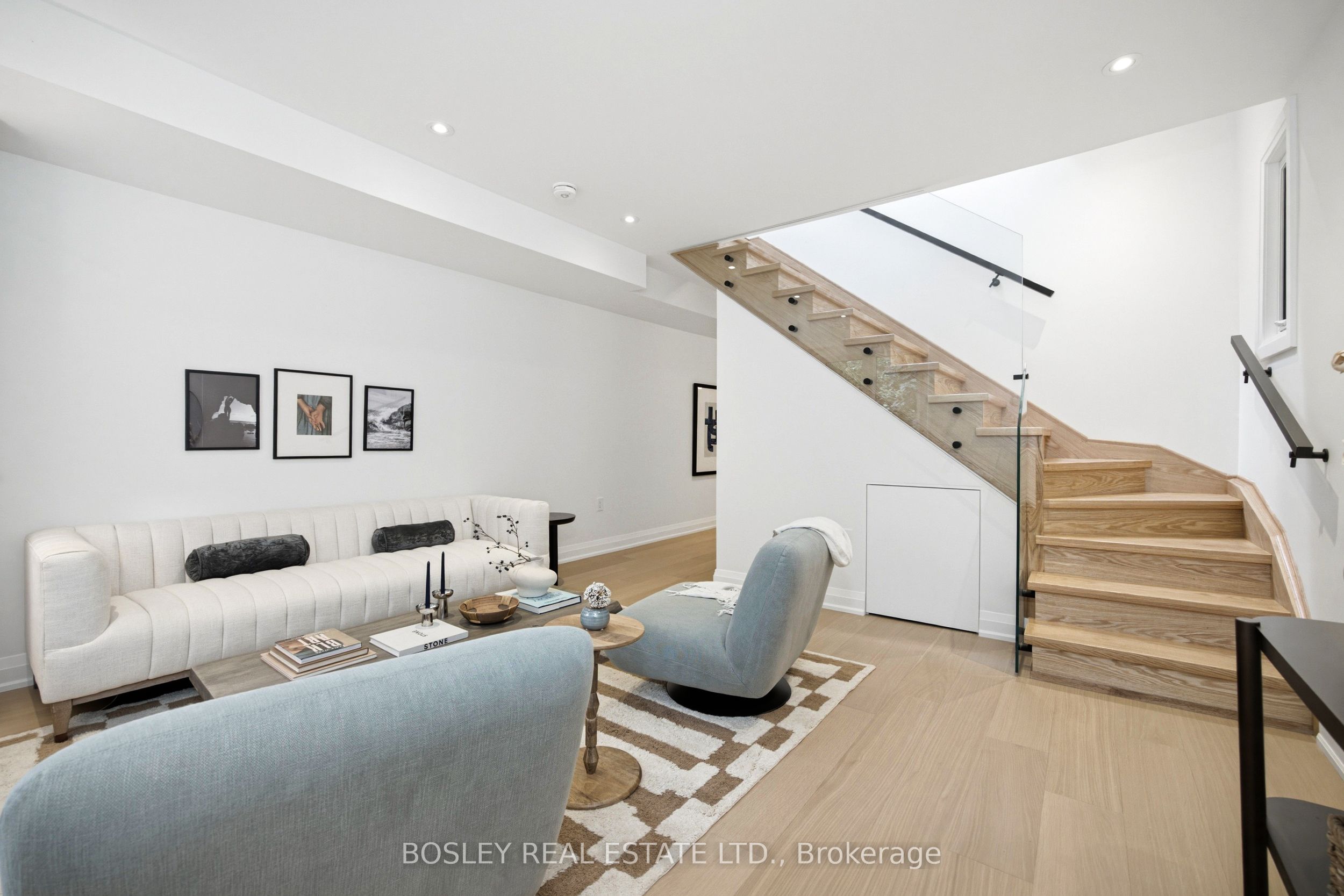 28 RICHARD Avenue, Toronto, ON M4L 1W9