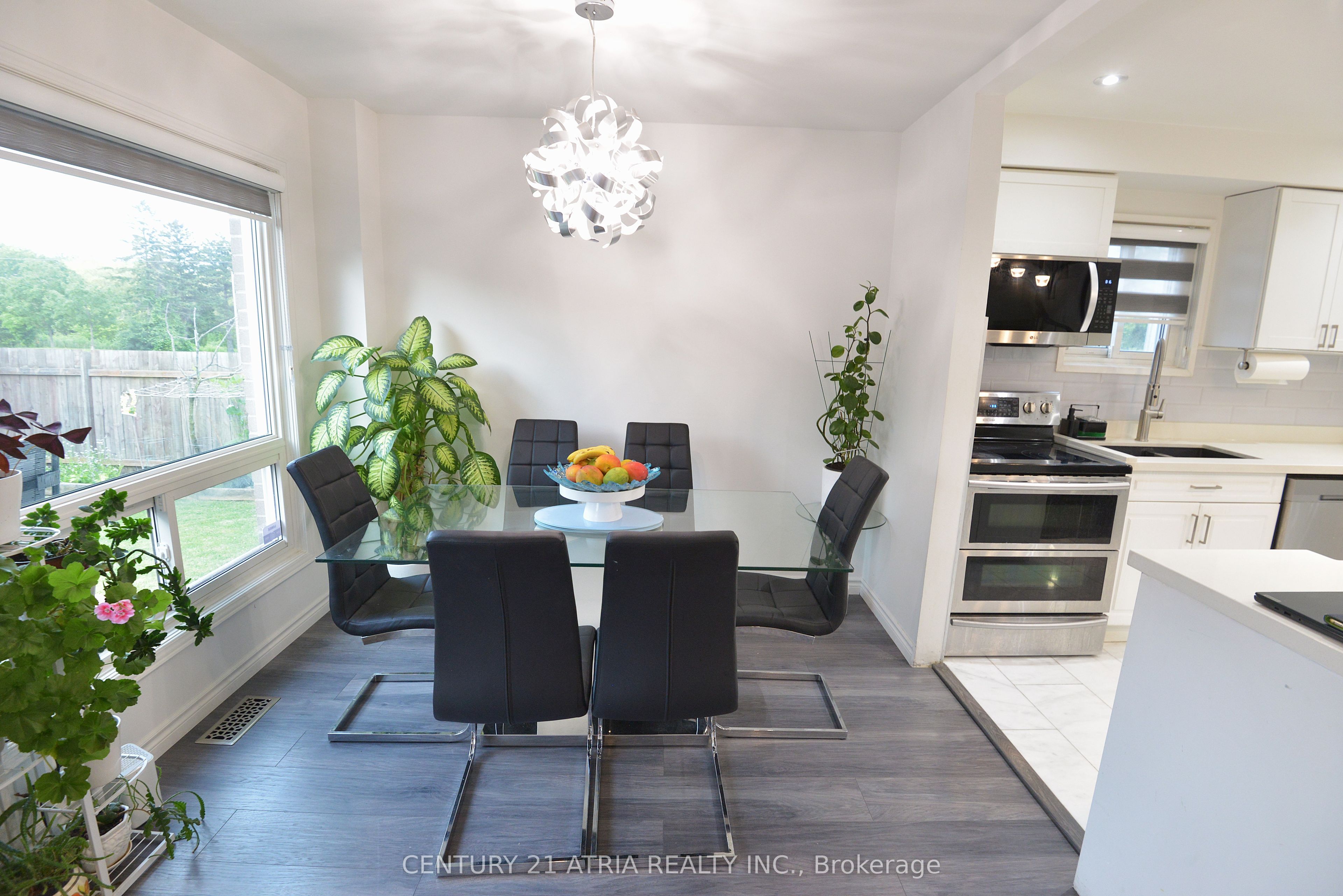 31 Carnelly Crescent, Ajax, ON L1T 2H5