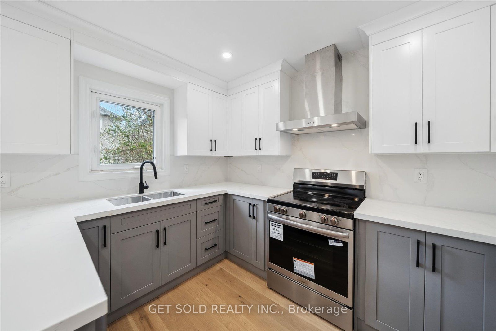 27 Edenbridge Drive, Vaughan, ON L4J 7V1