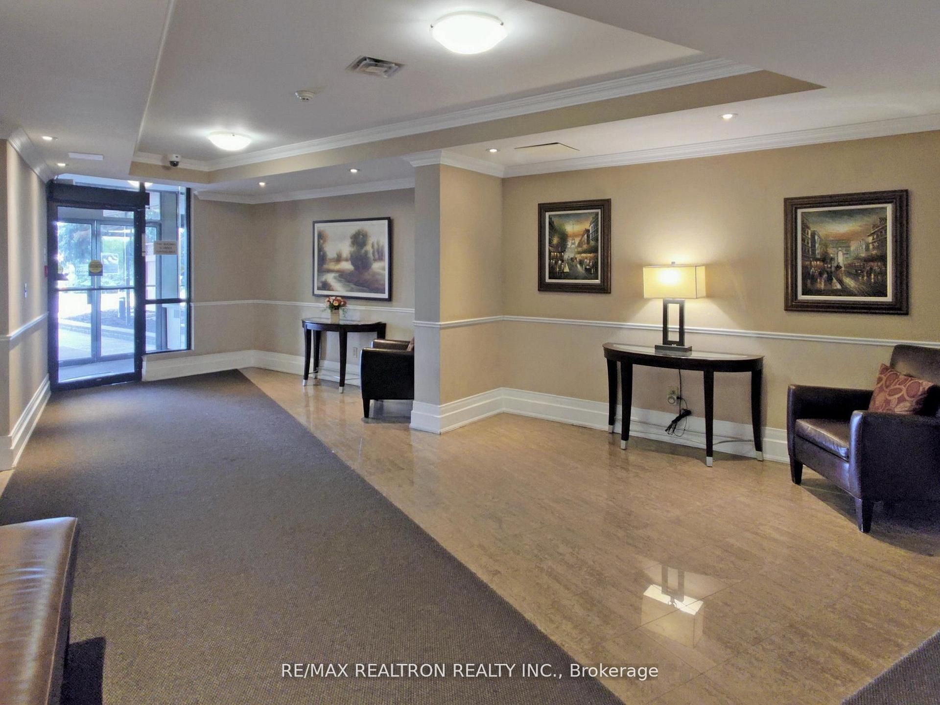40 Harding Boulevard W 1015, Richmond Hill, ON L4C 9S5