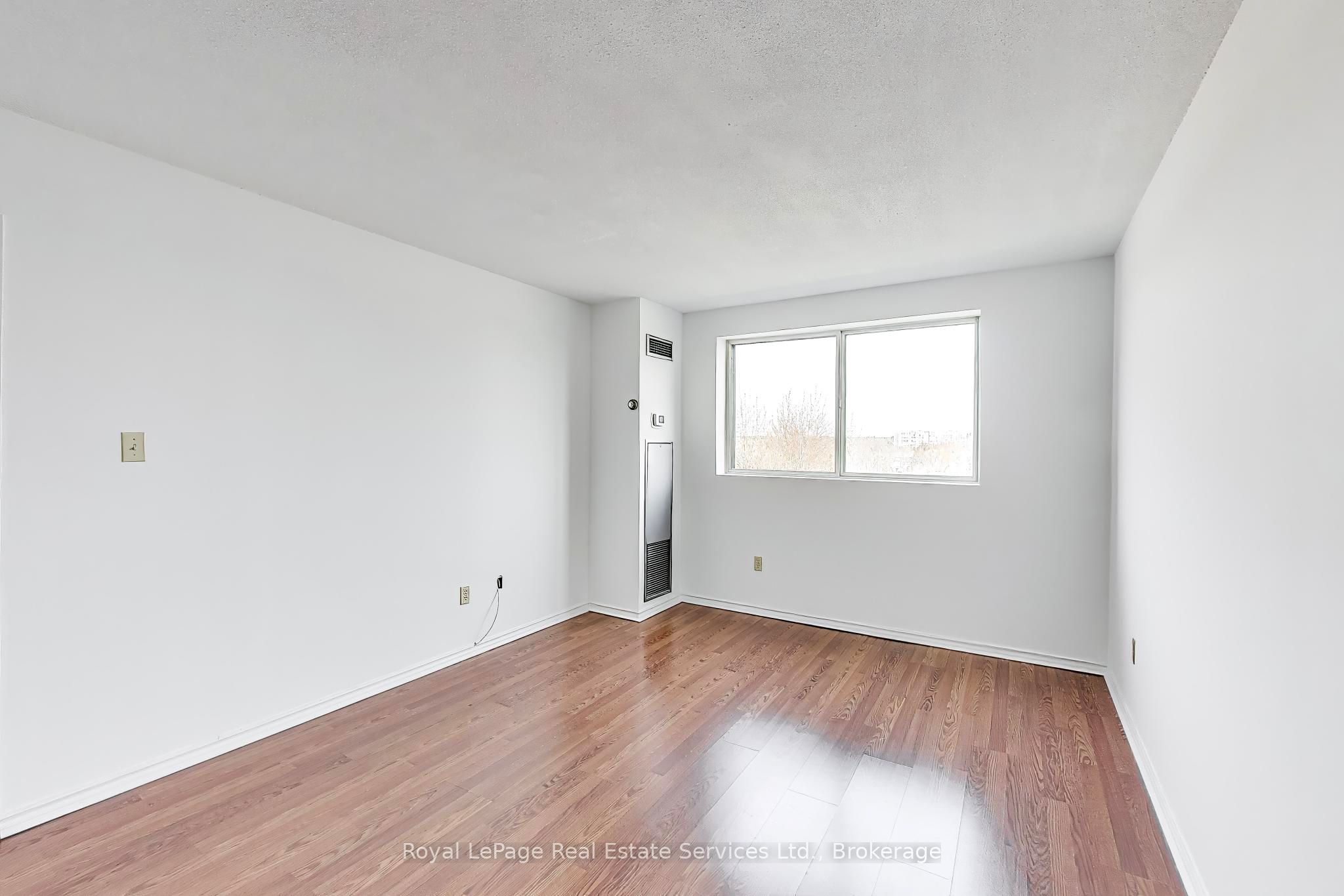 5 Weldrick Road W 611, Richmond Hill, ON L4C 8S9