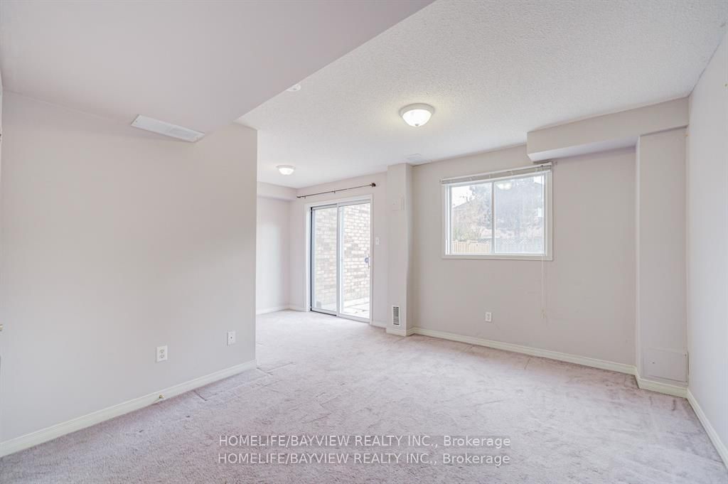 15 Bowler Street, Aurora, ON L4G 7J2