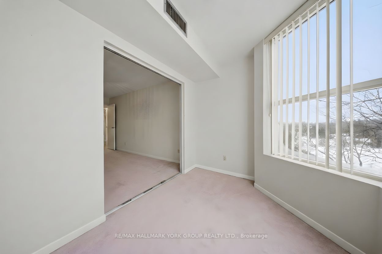 250 Davis Drive 604, Newmarket, ON L3Y 7T7