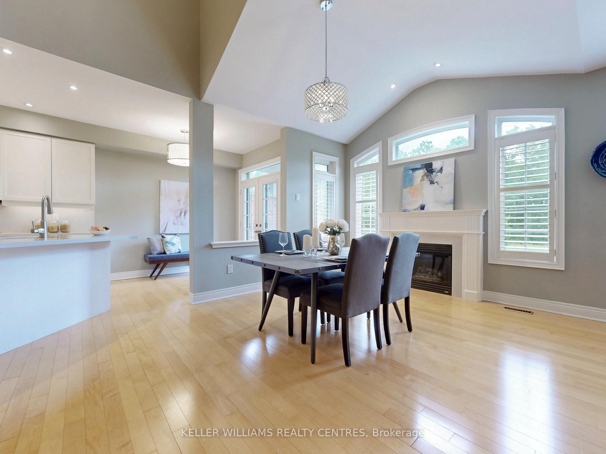 29 Tucker Court, Aurora, ON L4G 7T2