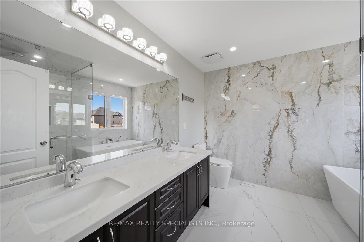 136 Noble Drive, Bradford West Gwillimbury, ON L3Z 0J5