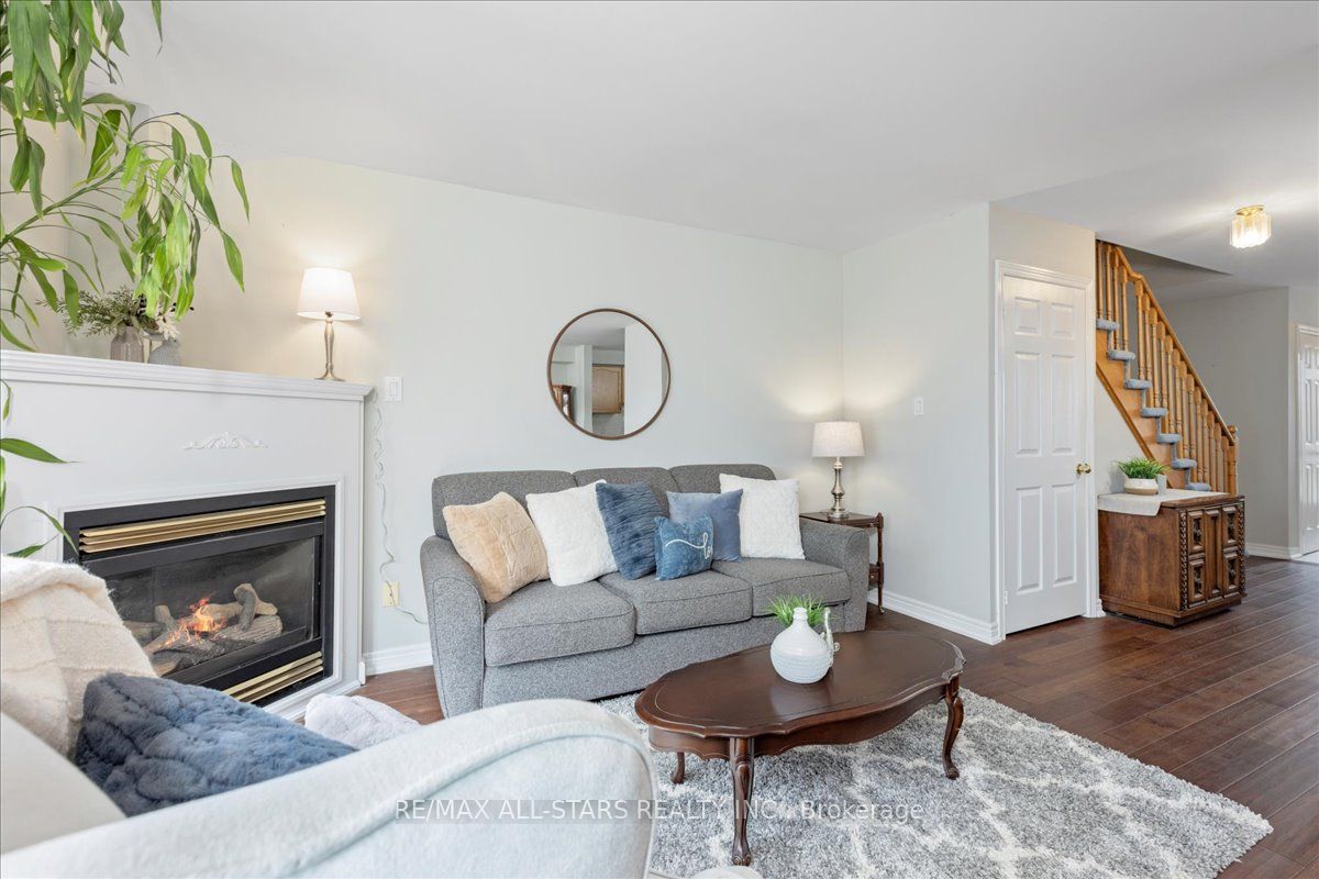 32 Lancaster Court, Georgina, ON L4P 4A1