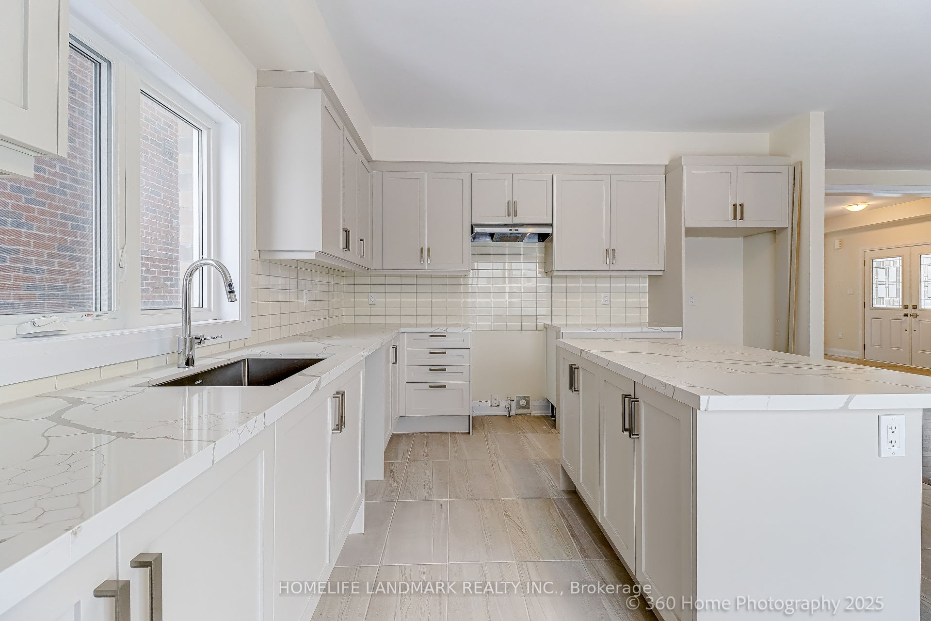8 Mapleton Street, Richmond Hill, ON L4E 1N1
