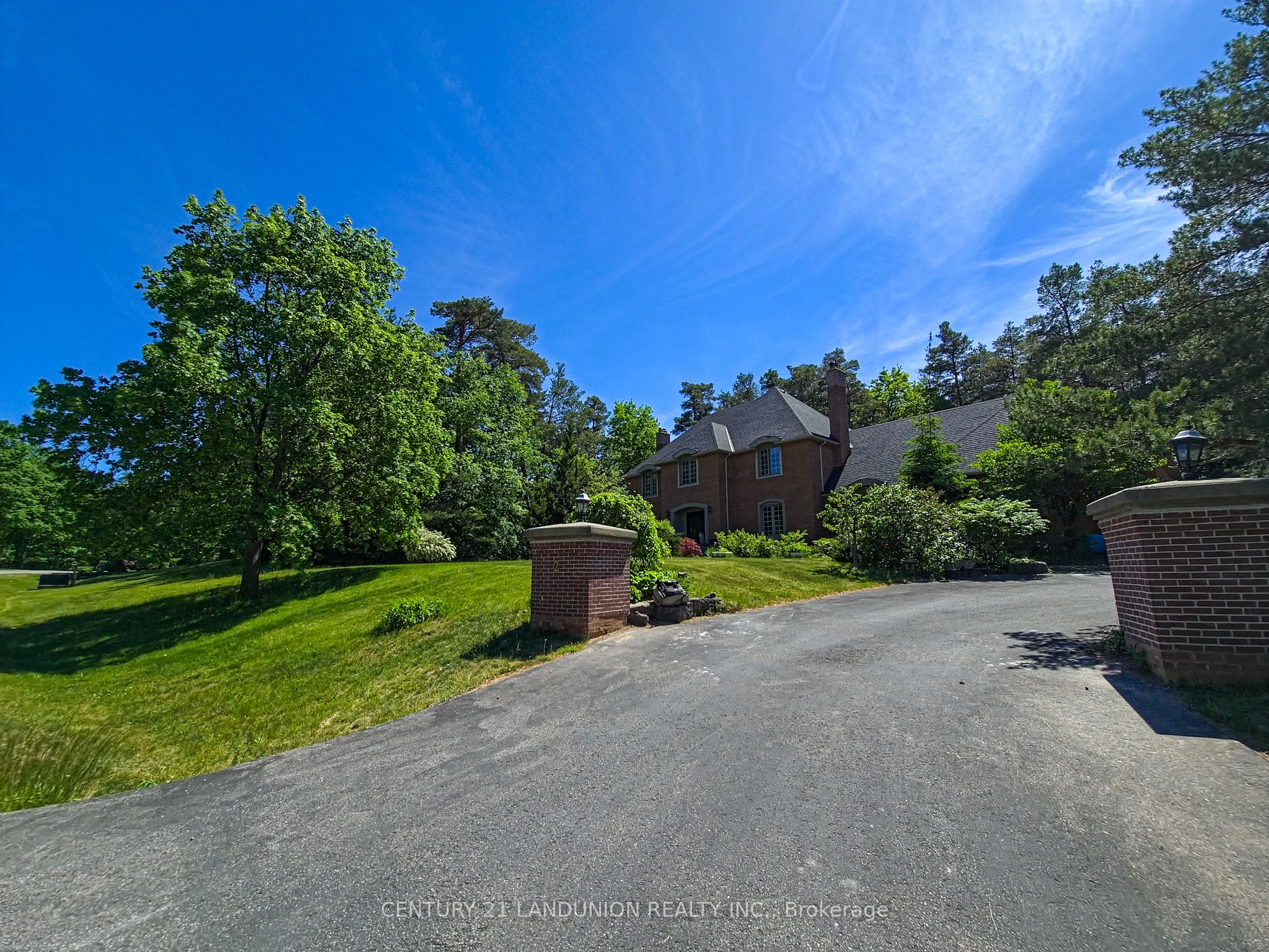 2 Heron Trail, Whitchurch-Stouffville, ON L3Y 4W1