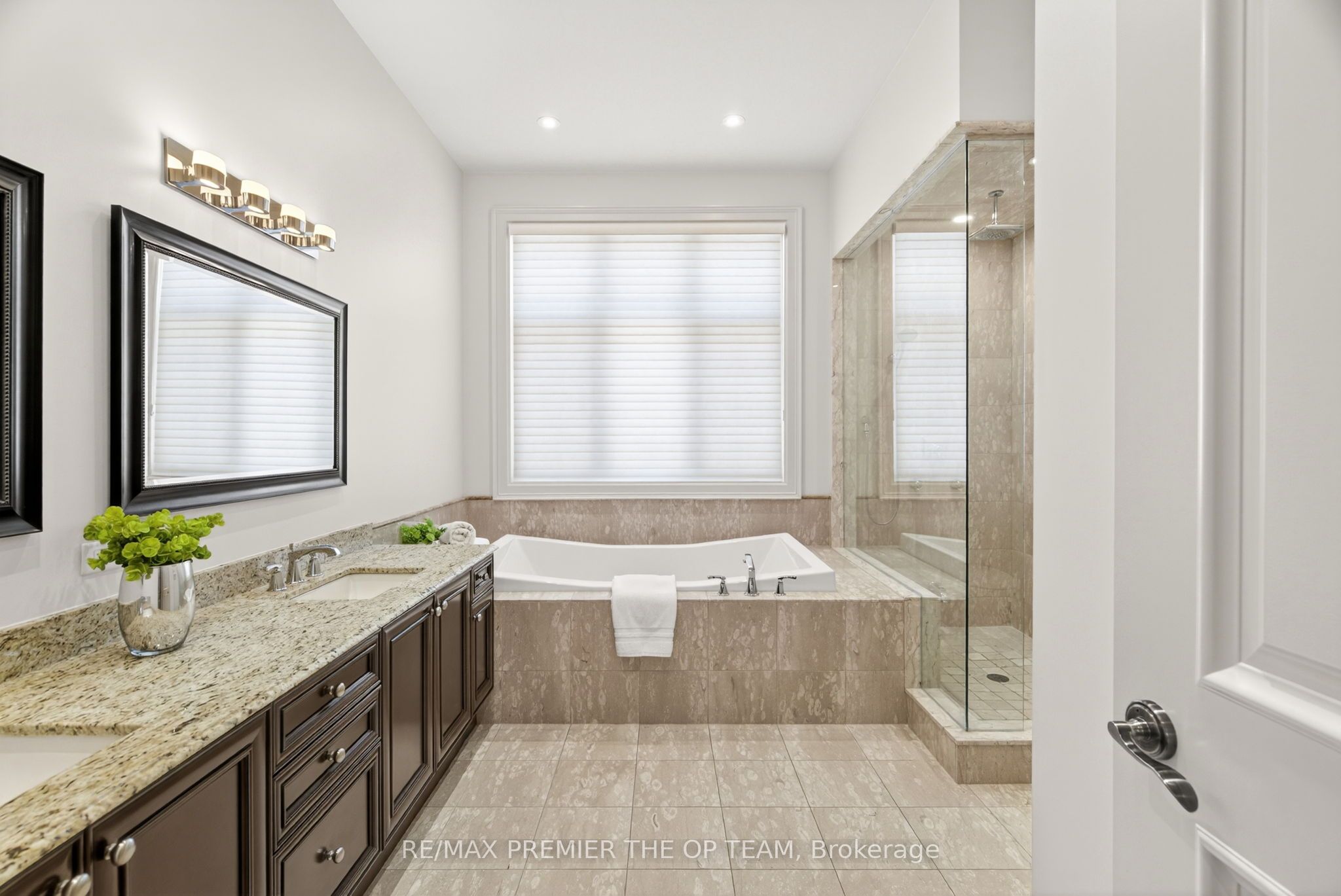 24 Grand Vellore Crescent, Vaughan, ON L4H 0N8