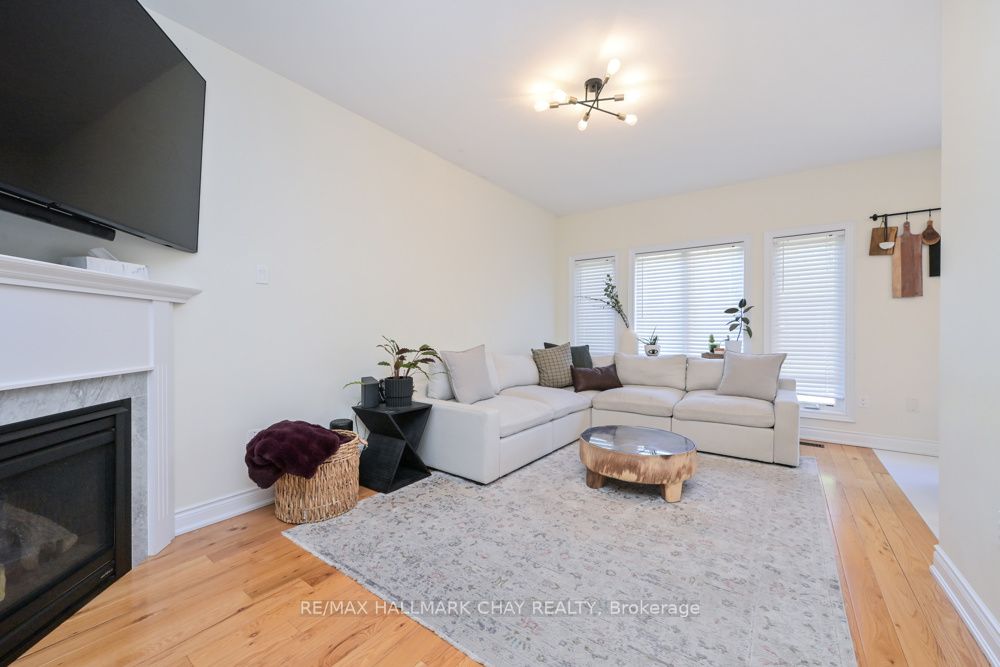 1846 Lamstone Street, Innisfil, ON L9S 4Z8