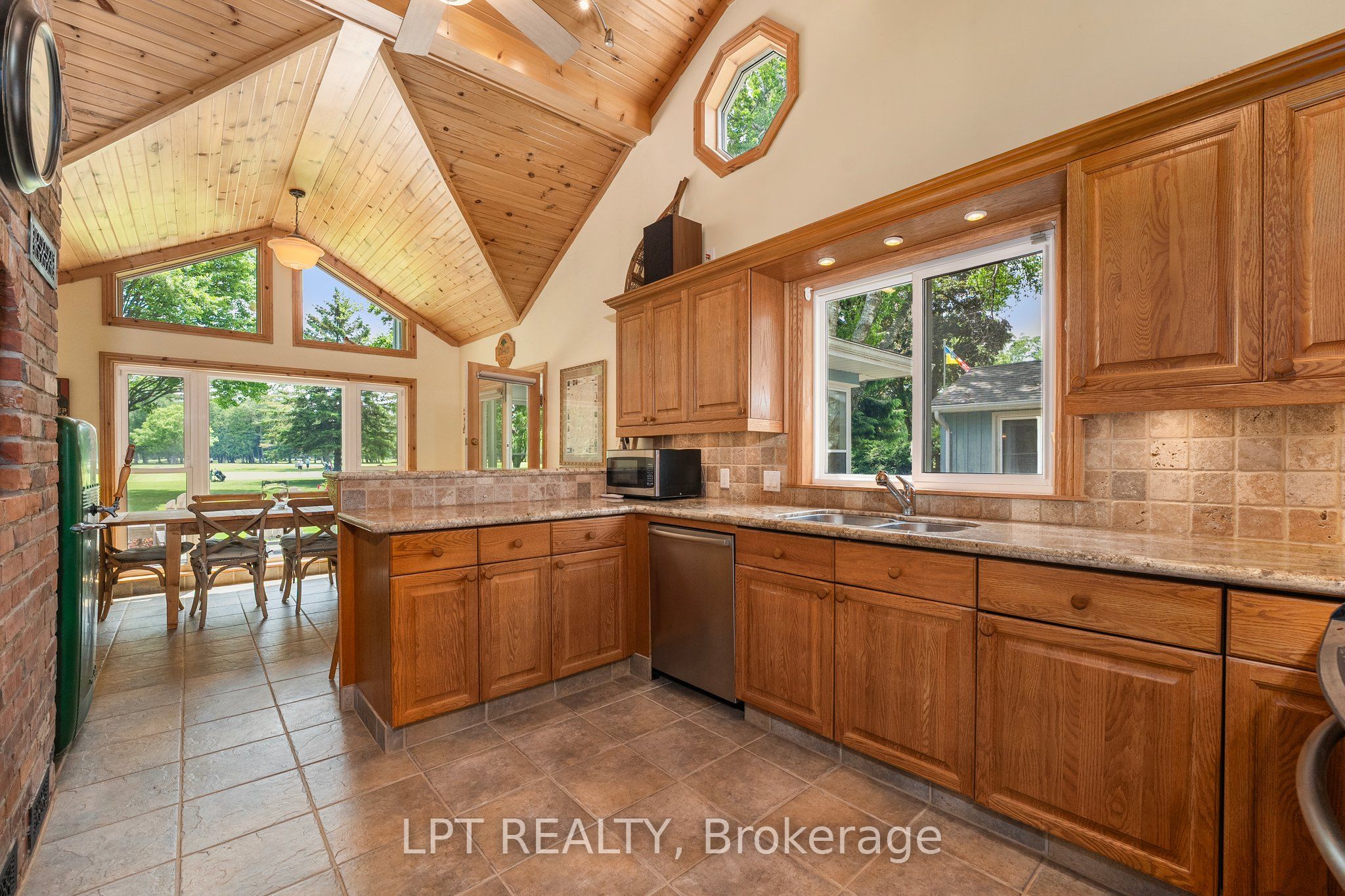 101 Hedge Road, Georgina, ON L0E 1L0