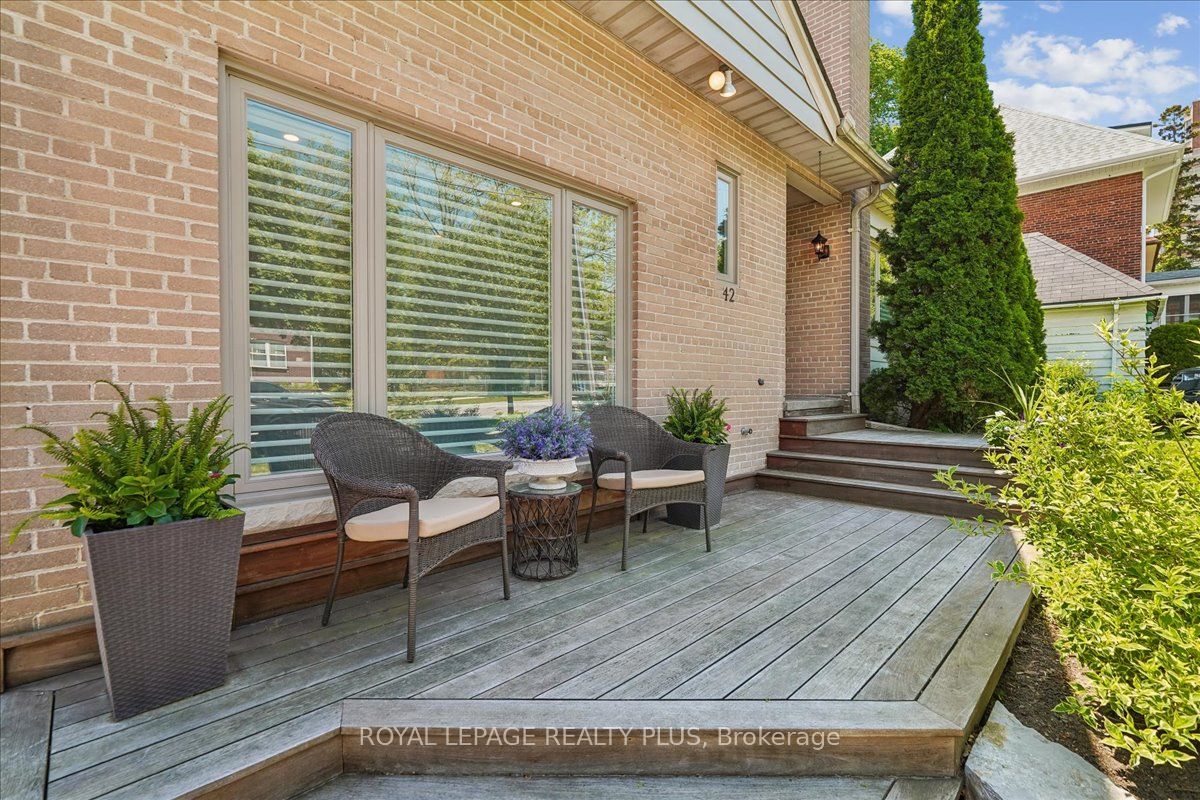 42 Roseview Avenue, Richmond Hill, ON L4C 1C7